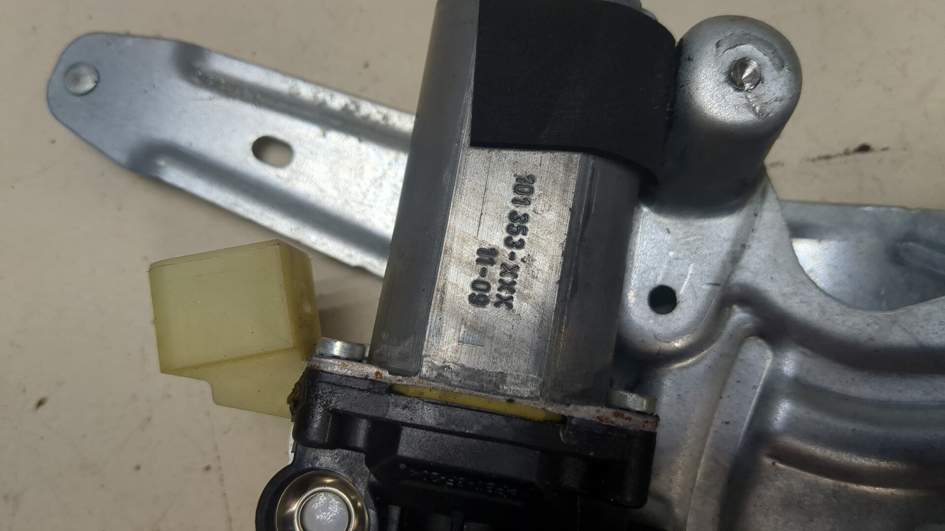 Стеклоподъемник электр. передний левый