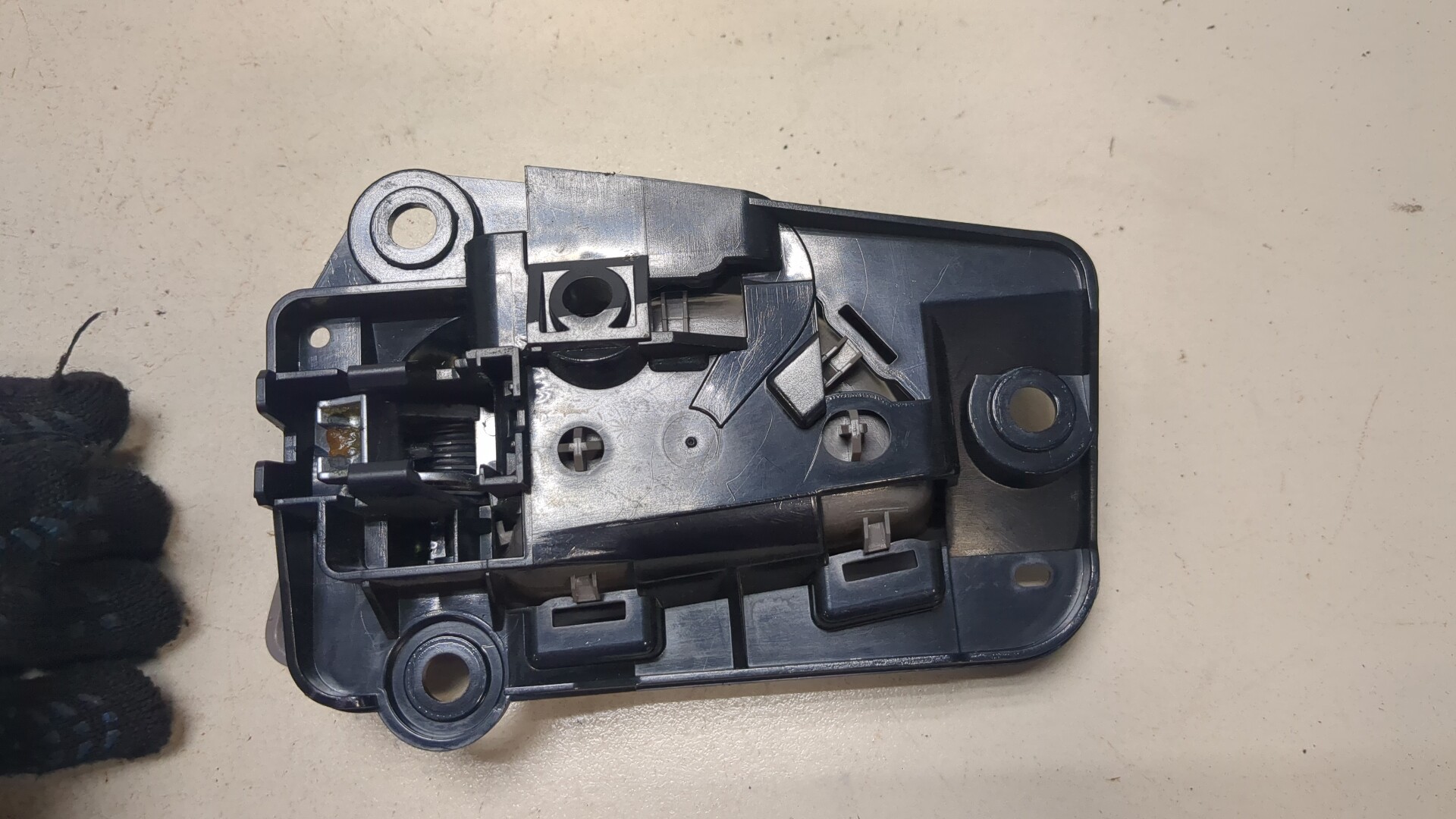 Ручка двери задней внутренняя левая