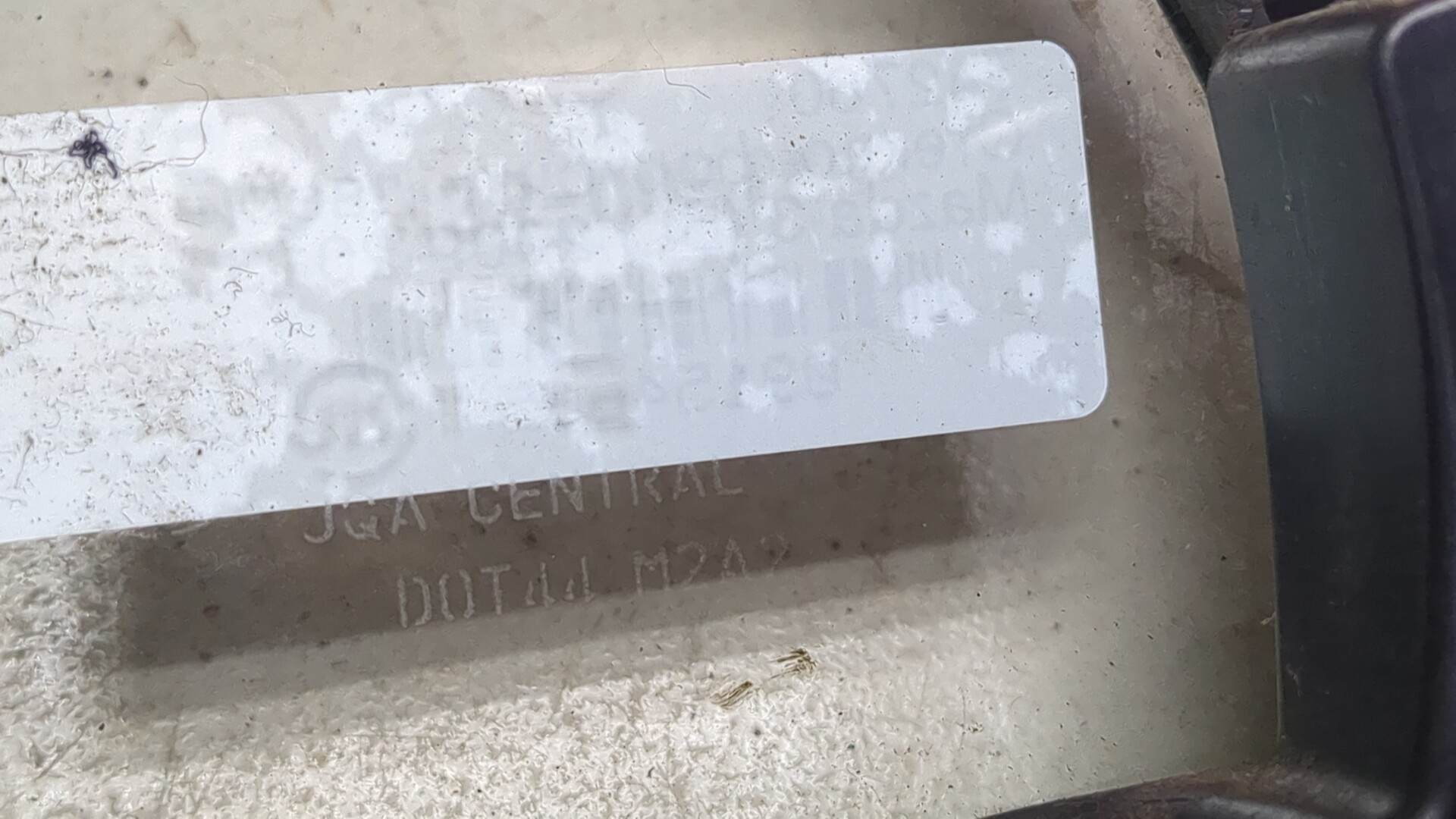 Стекло двери задней правой (форточка)