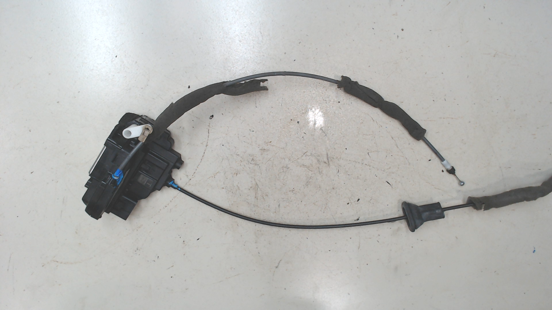 Замок двери передней правой