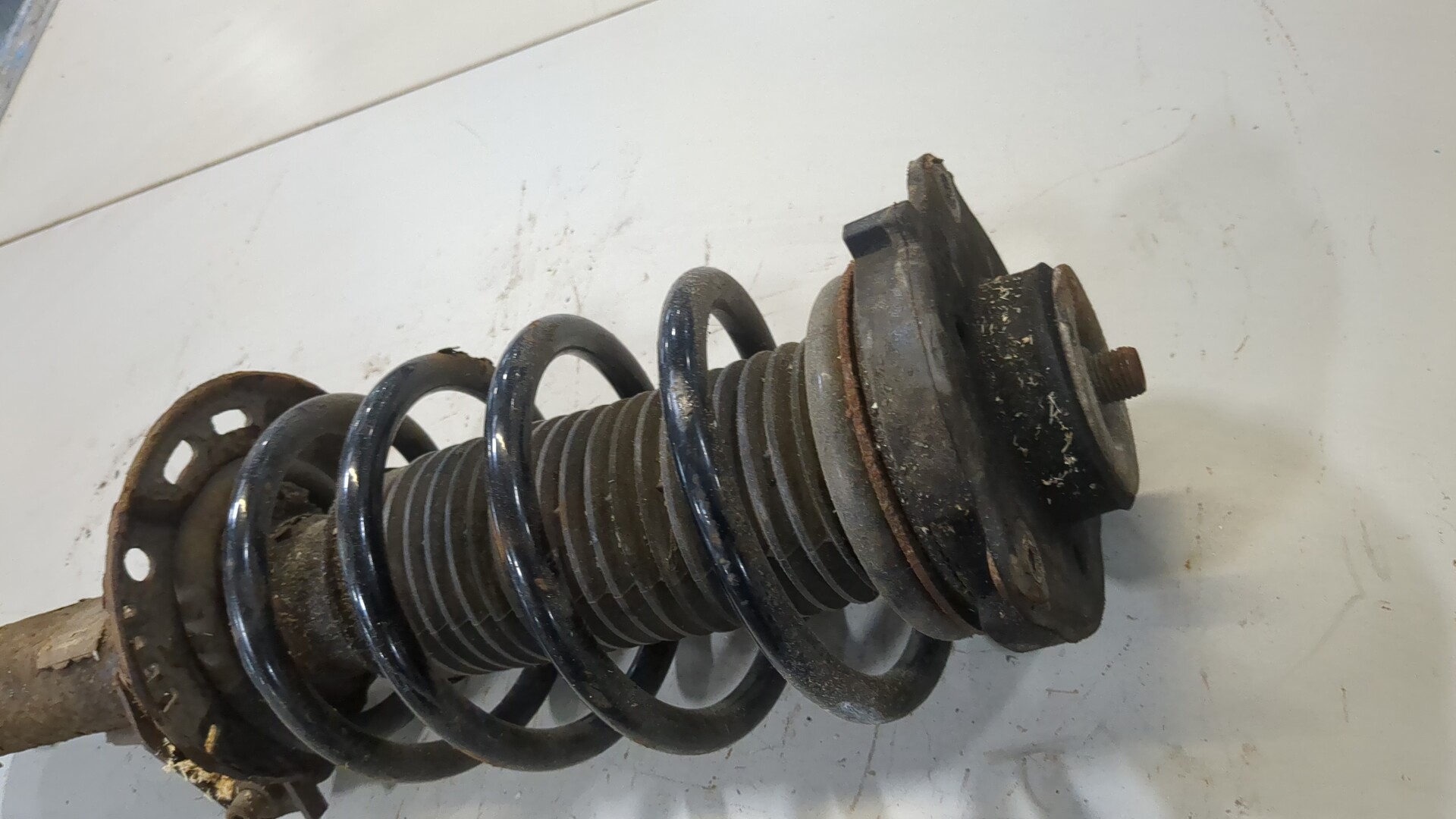 Амортизатор передний