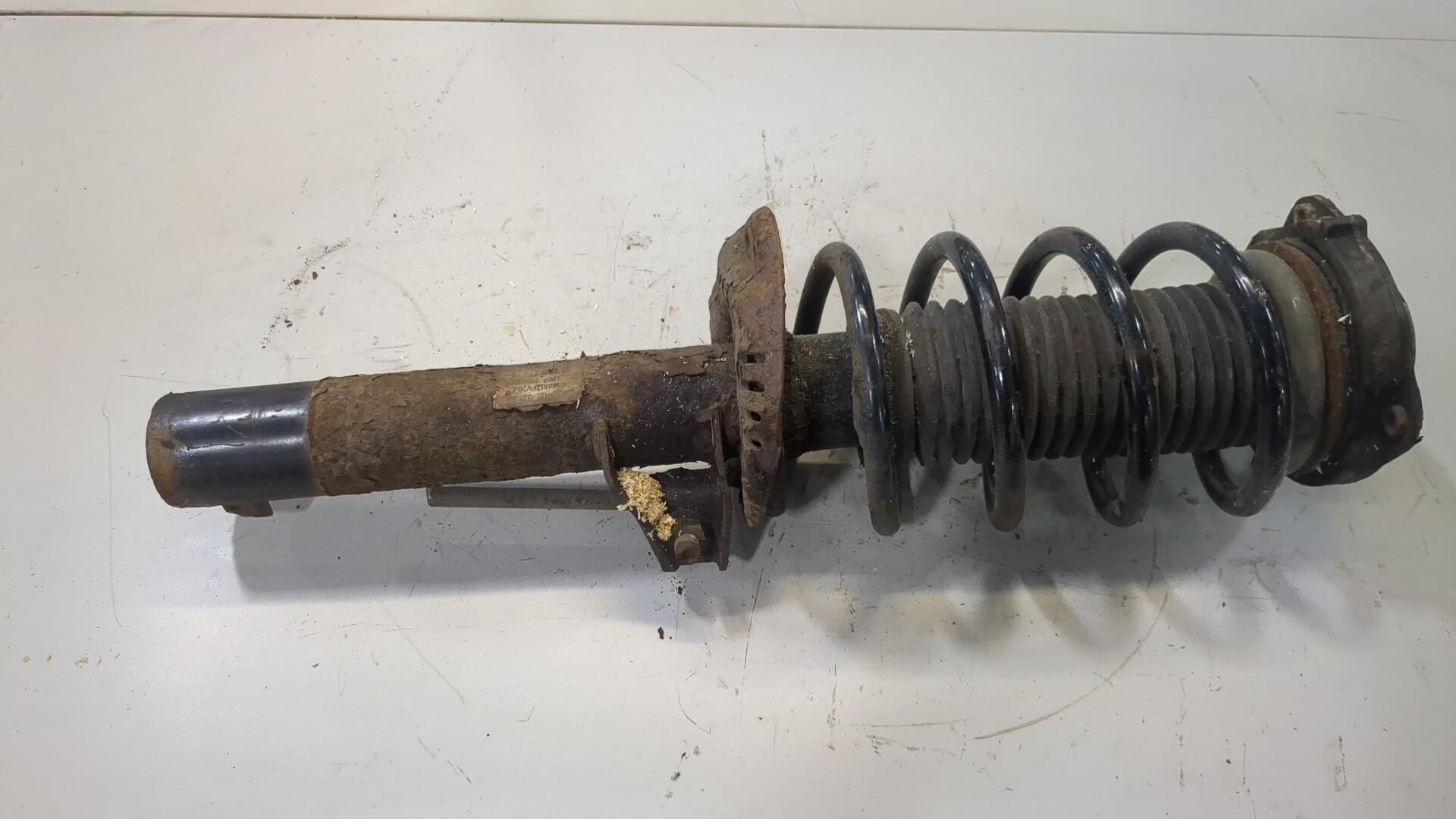 Амортизатор передний