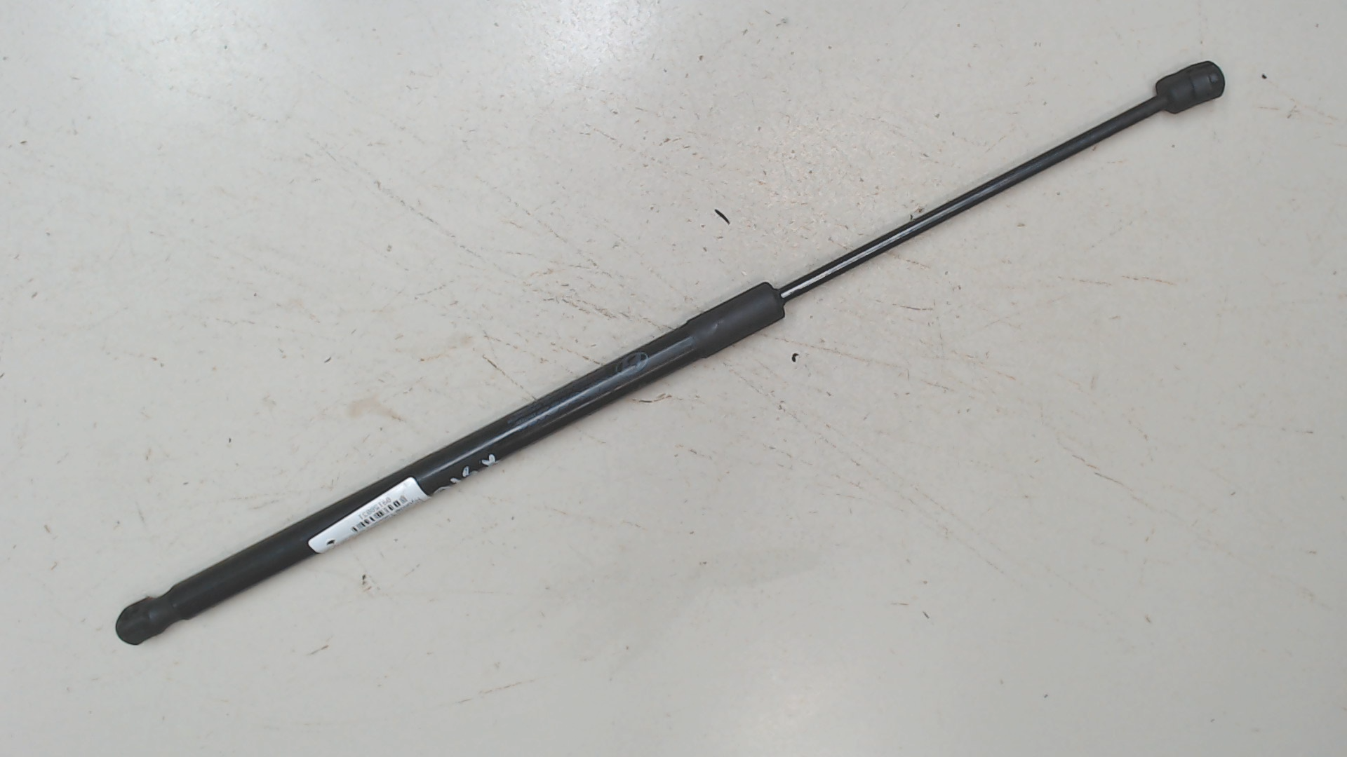 Амортизатор крышки багажника