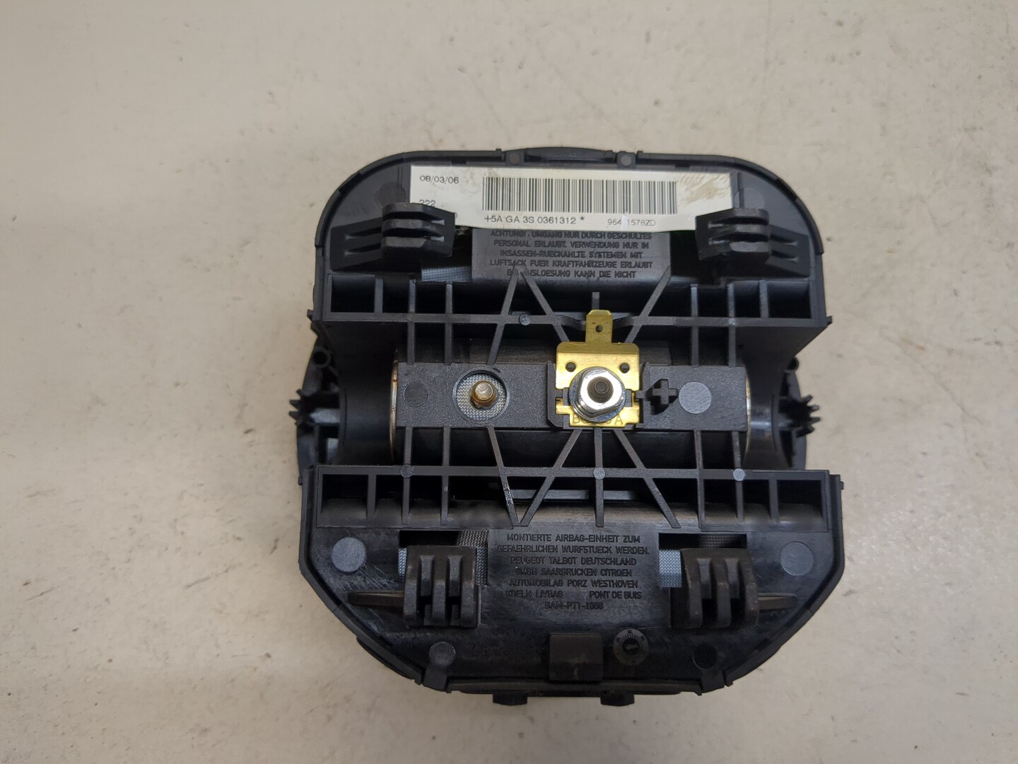 Подушка безопасности в рулевое колесо