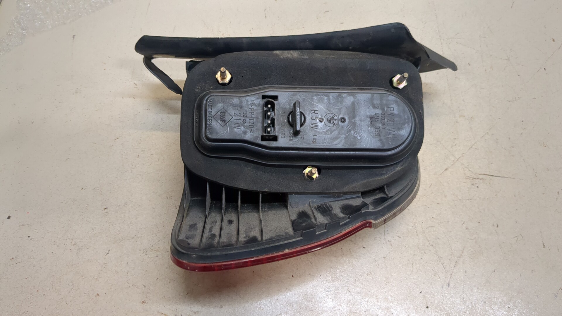 Фонарь задний левый