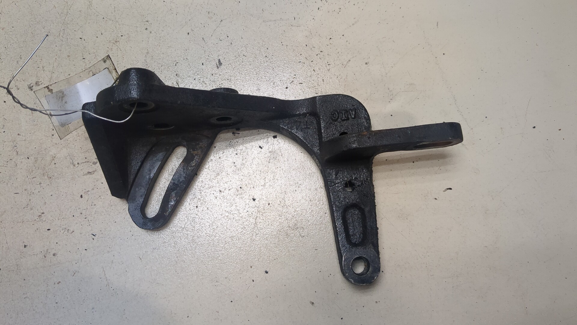 Кронштейн двигателя