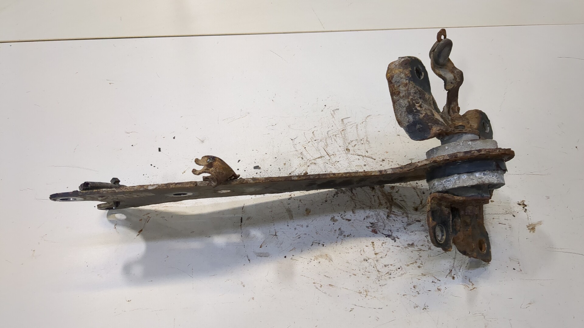 Рычаг задний правый