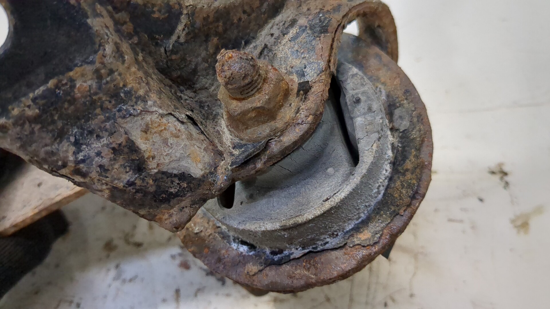 Рычаг задний правый