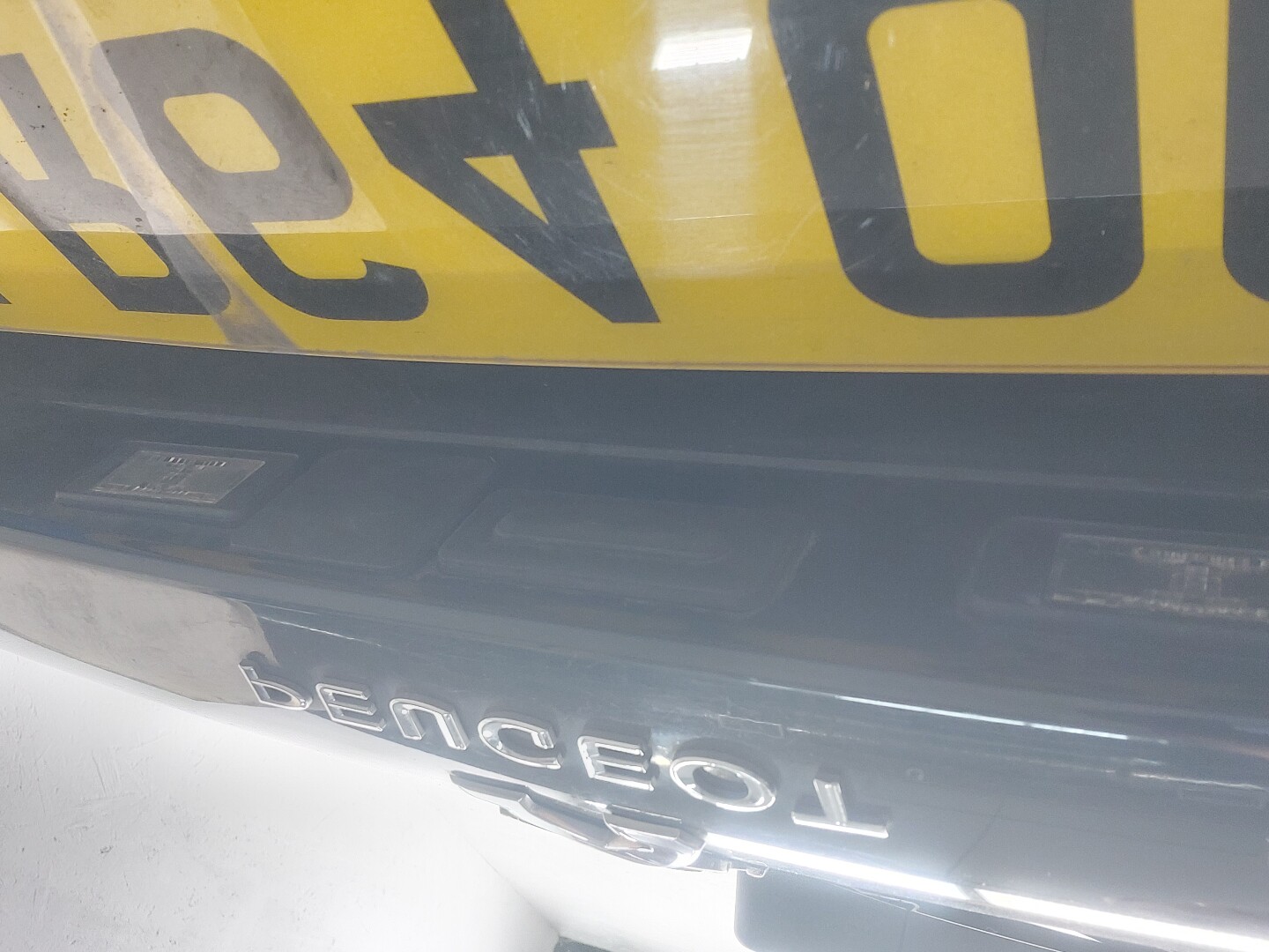 Дверь багажника