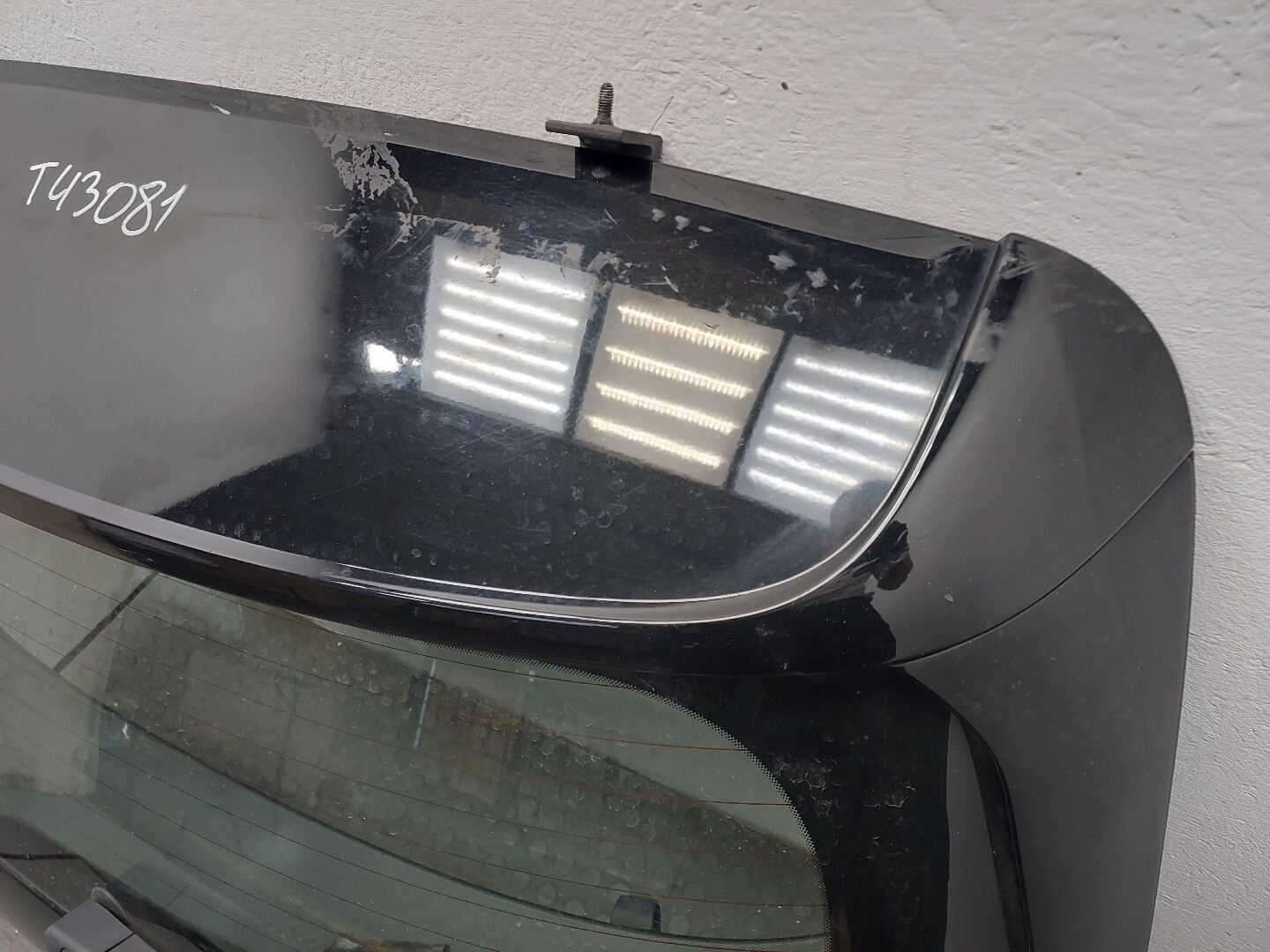 Дверь багажника