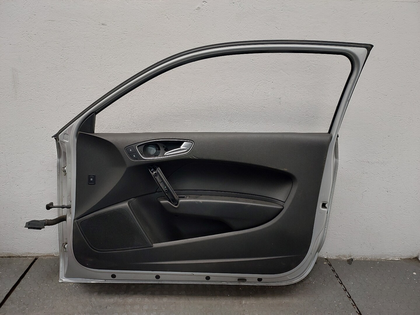 Дверь передняя правая