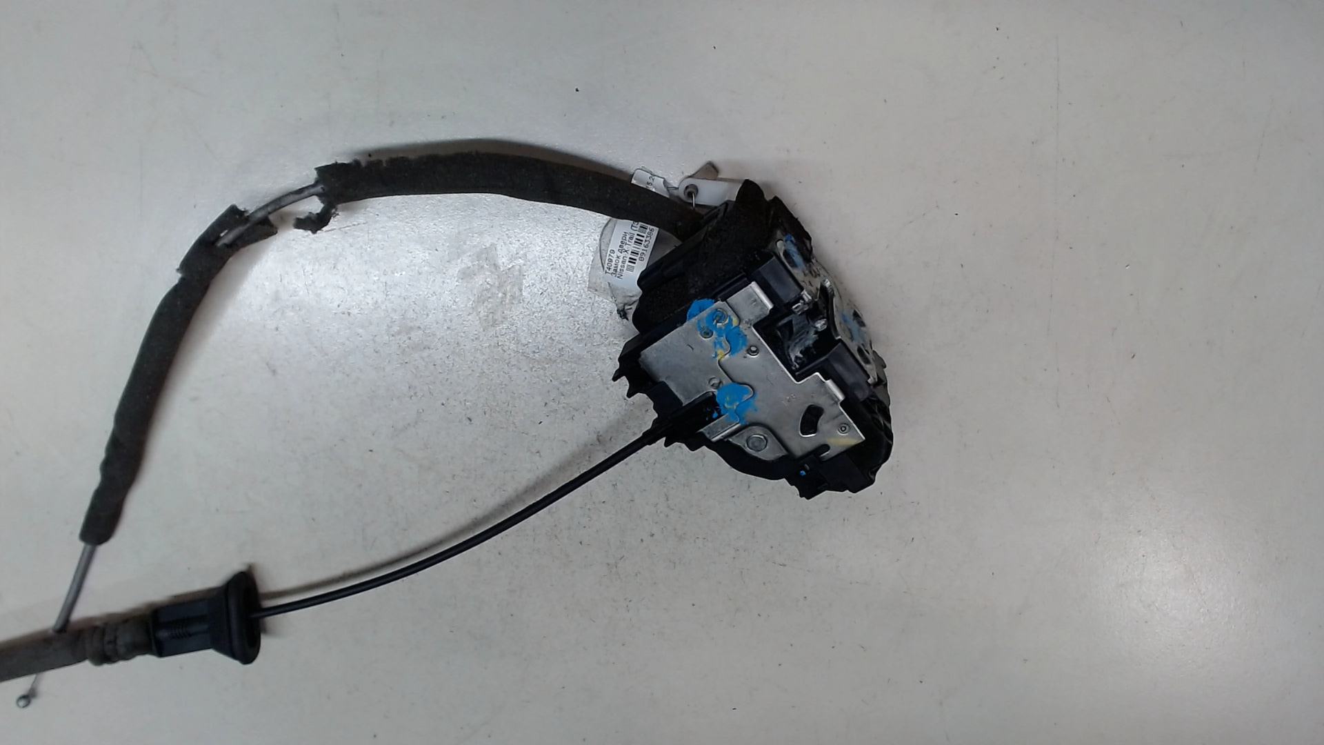 Замок двери передней правой