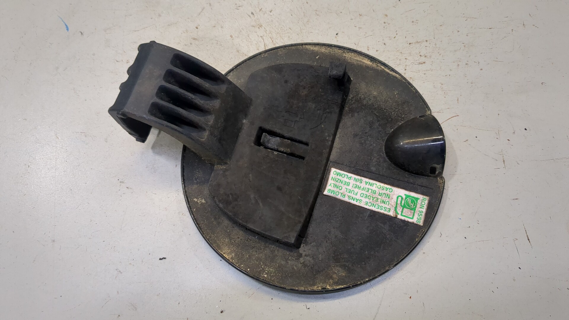 Лючок бензобака