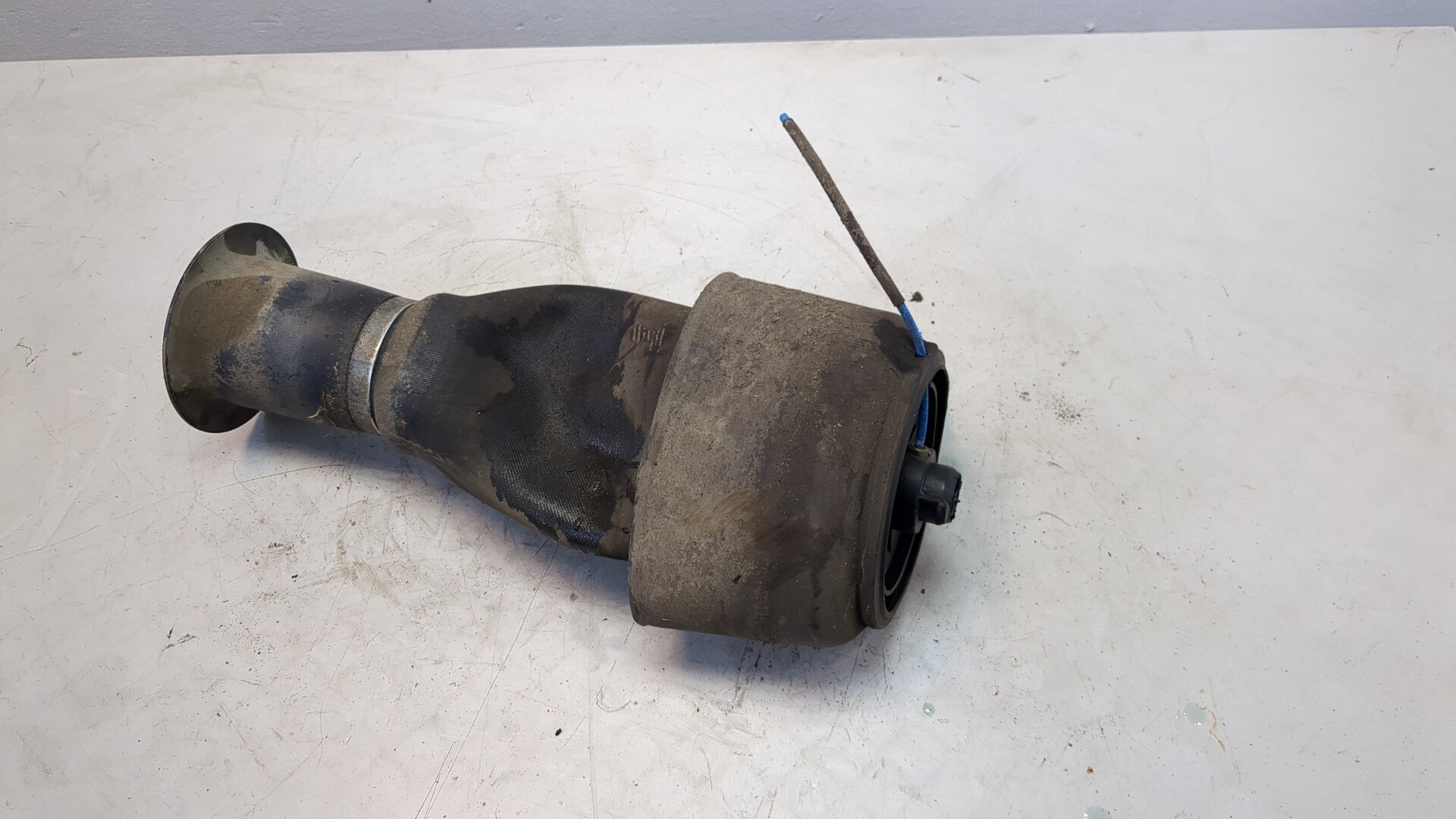 Амортизатор задний (стойка)