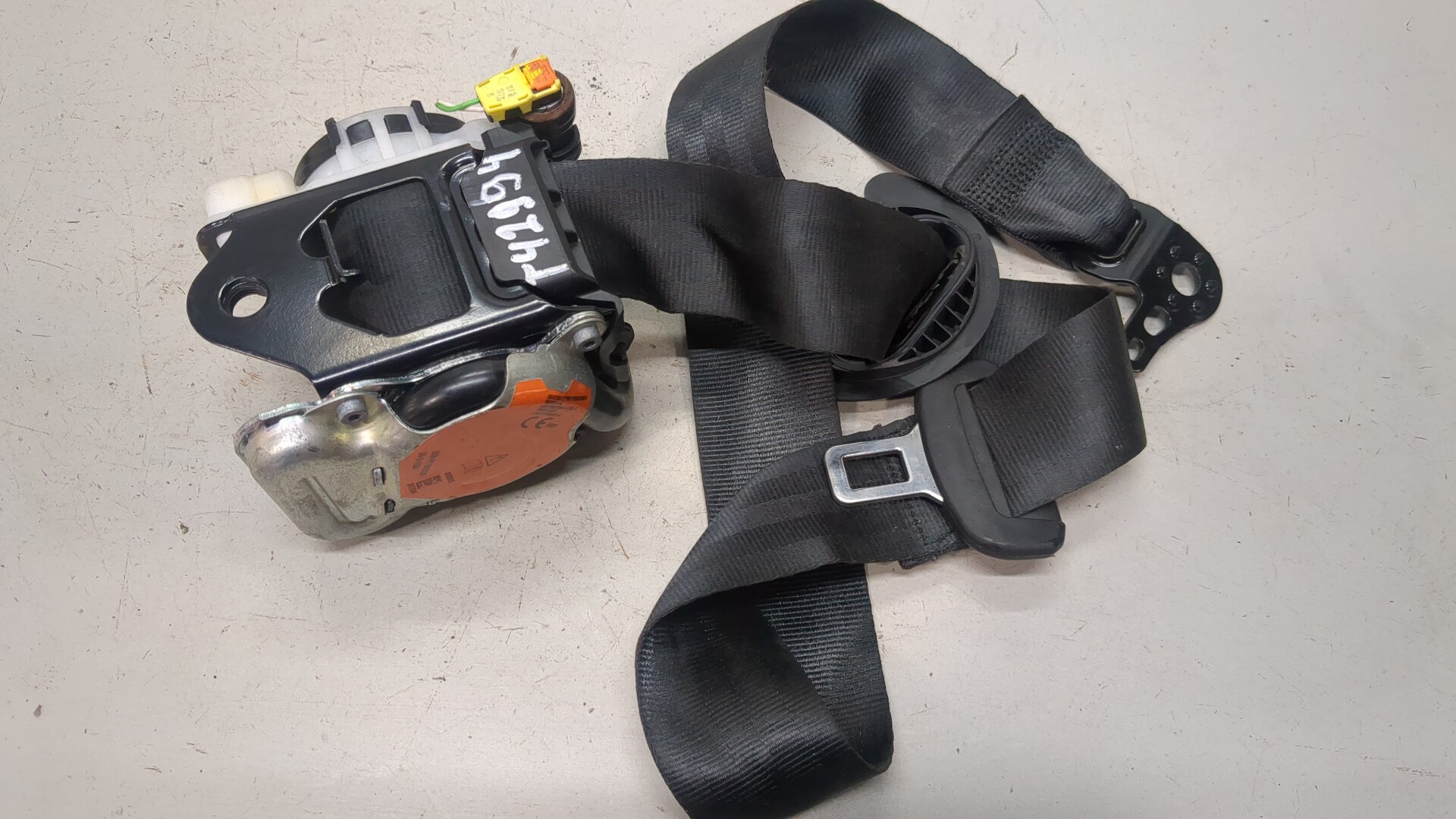 Ремень безопасности