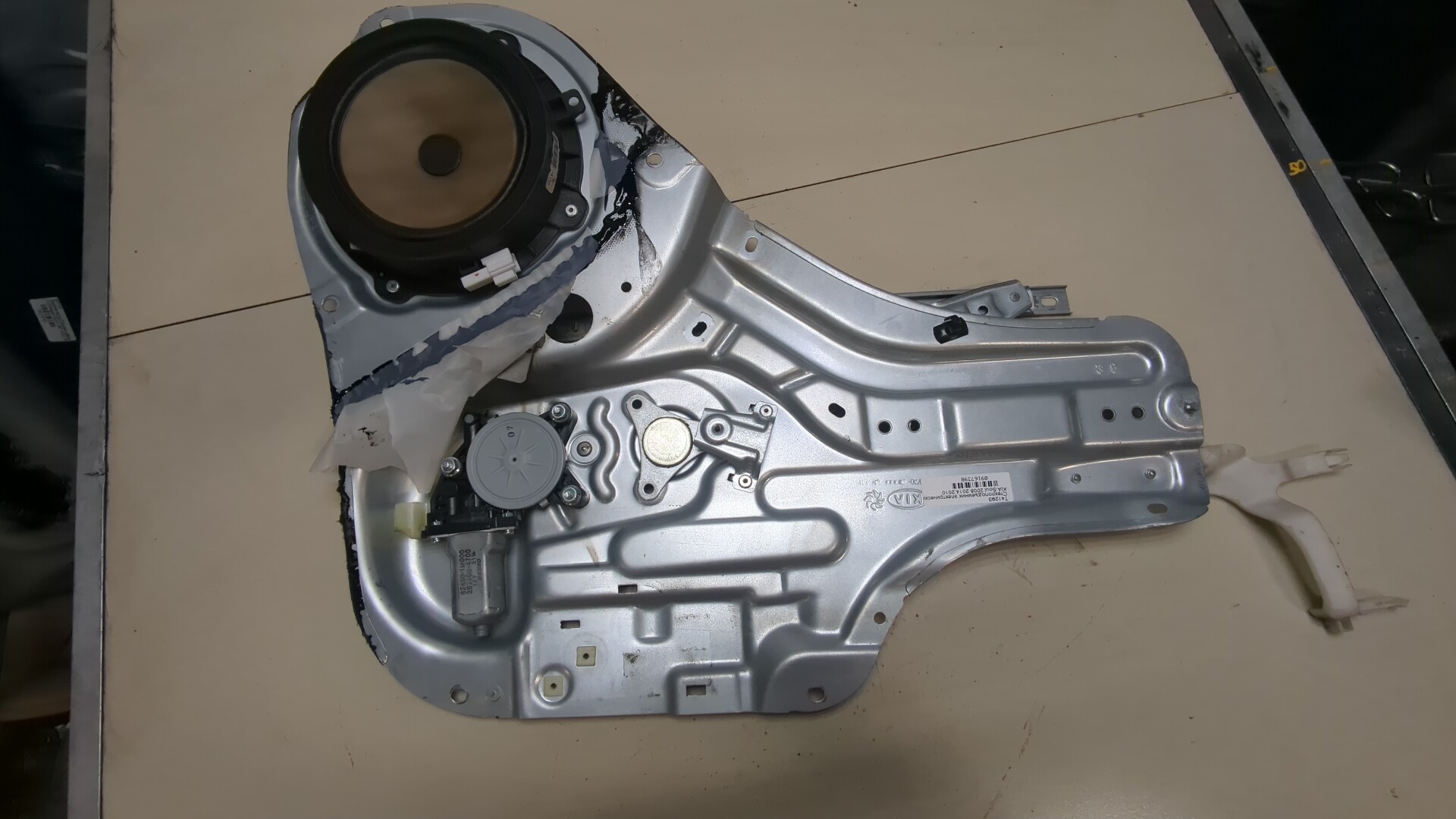 Стеклоподъемник электр. задний левый