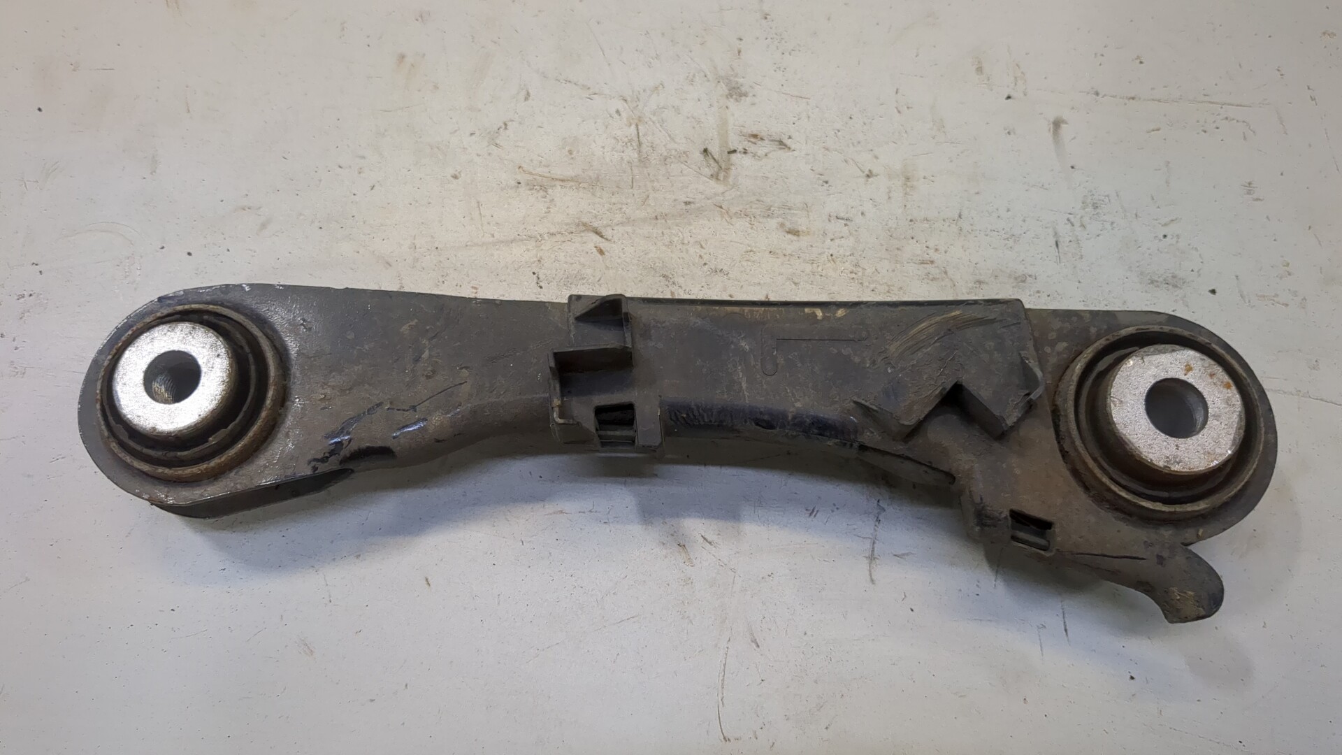 Рычаг задний левый