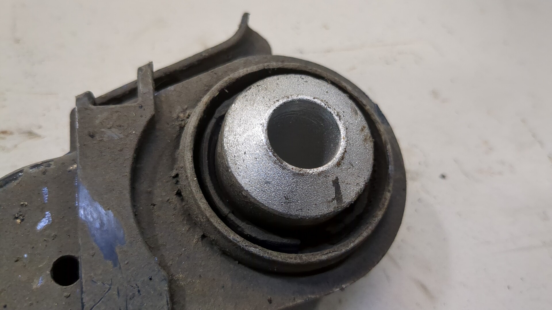 Рычаг задний левый