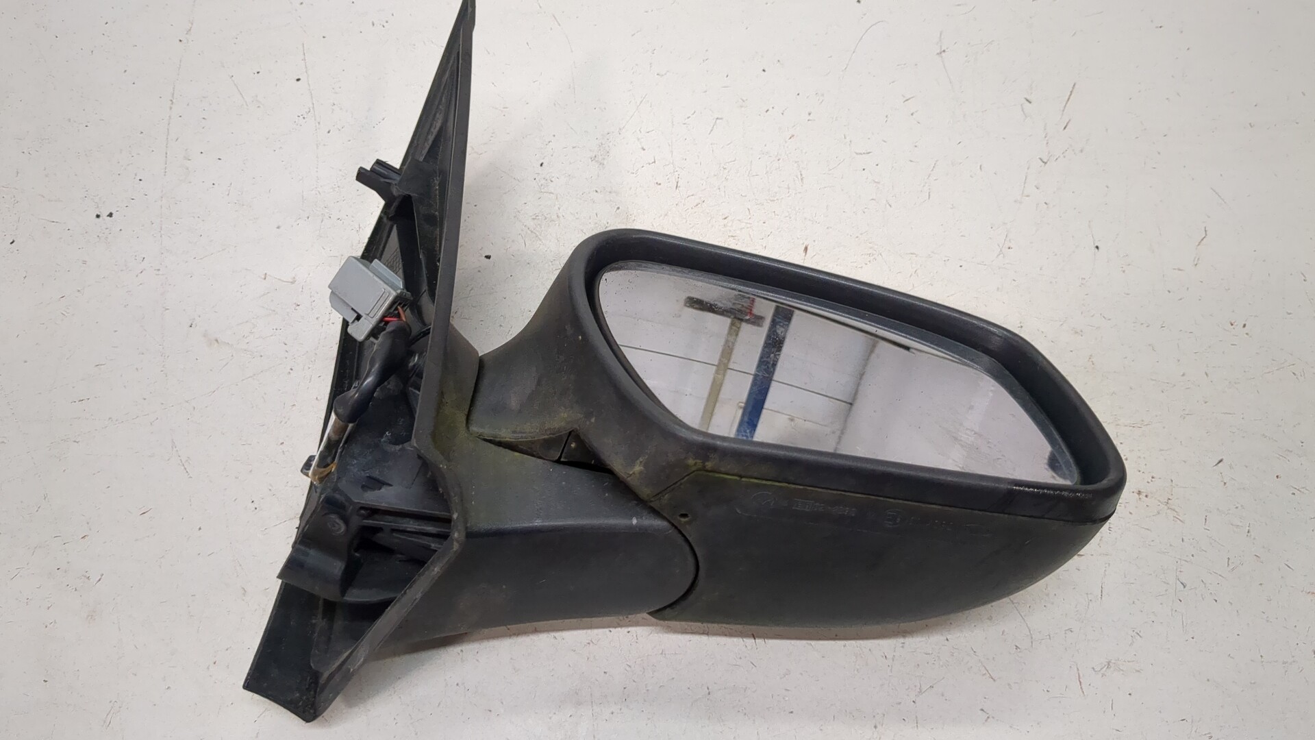 Зеркало правое электрическое