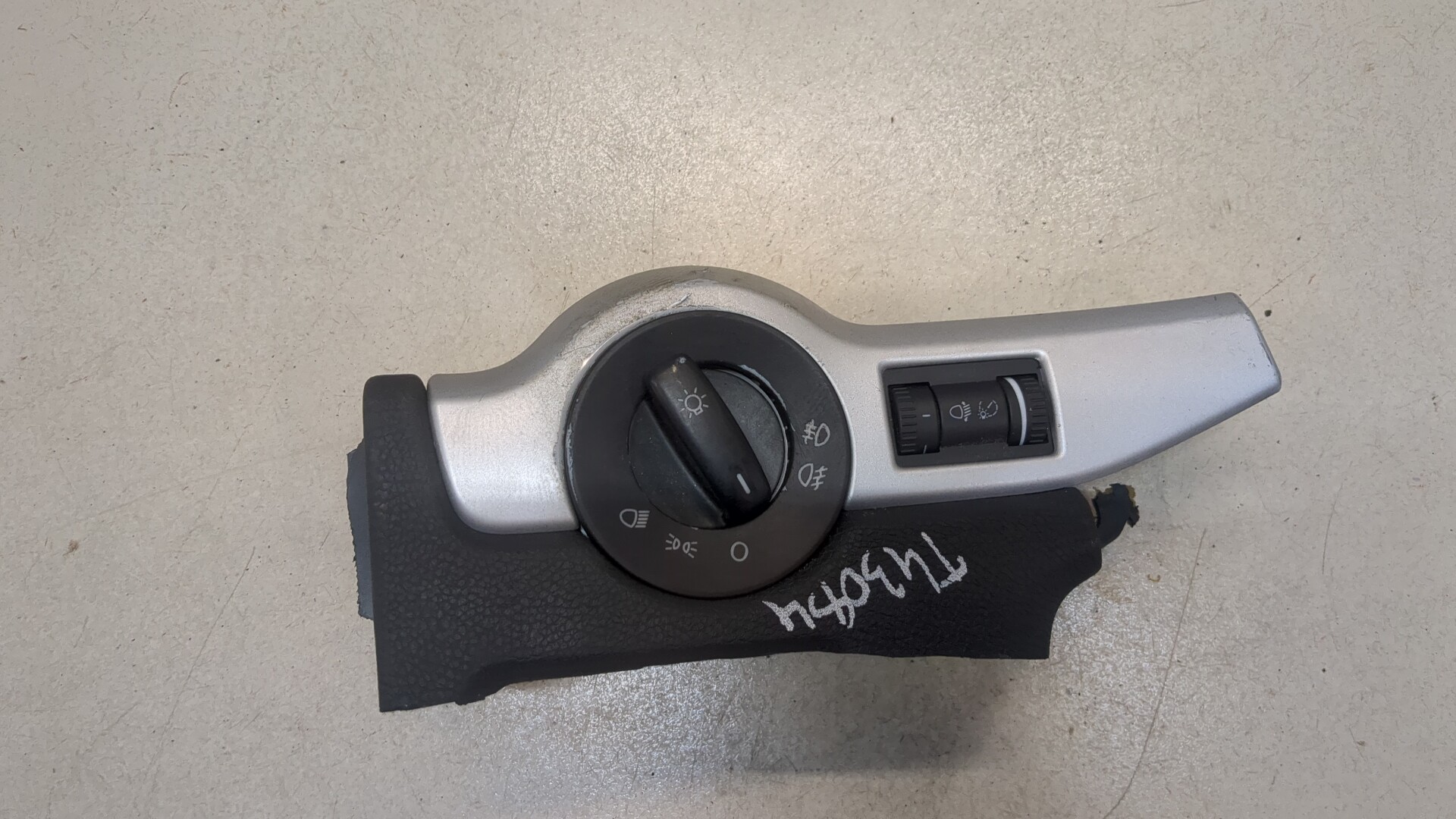 Переключатель света фар