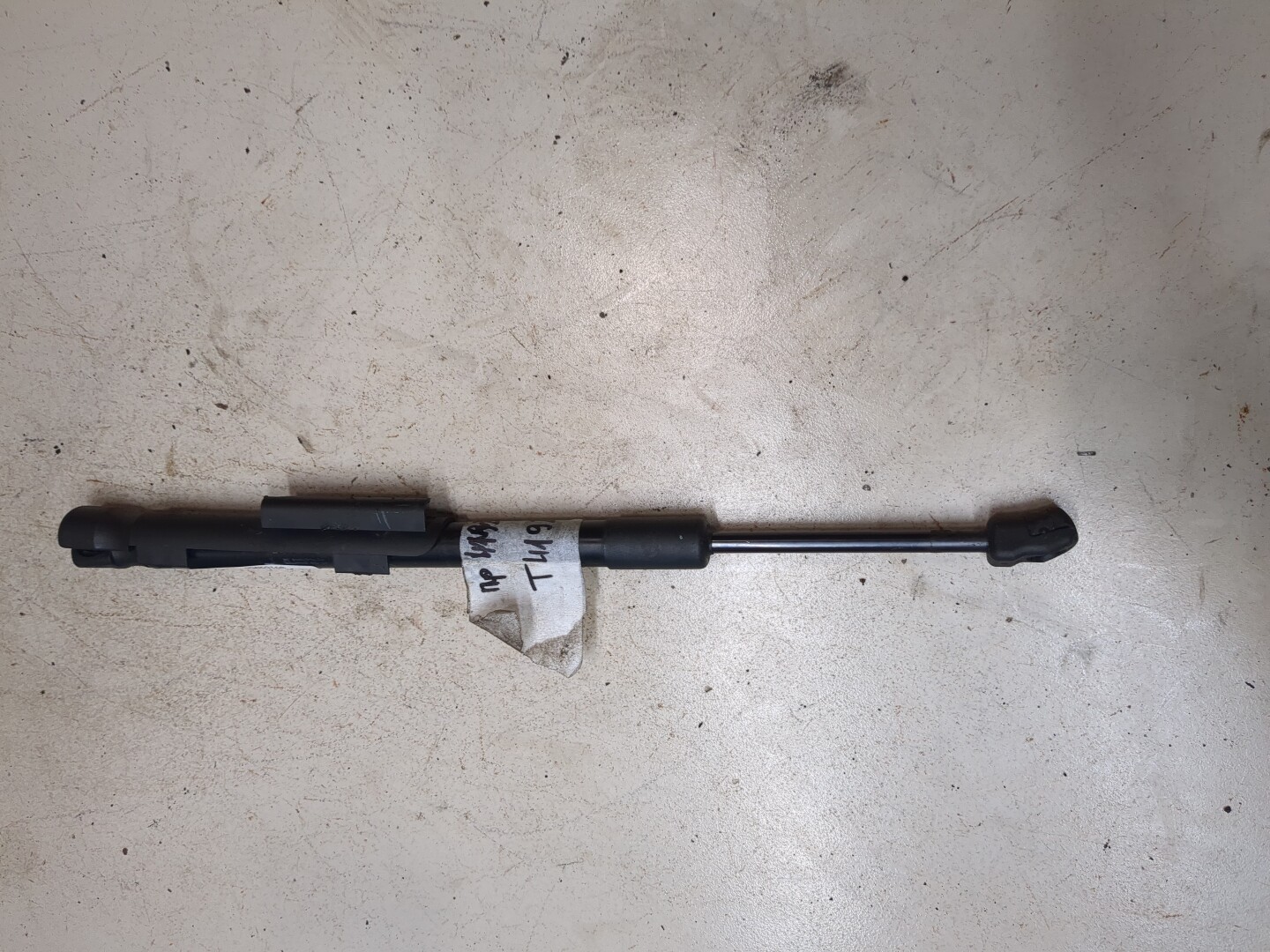 Амортизатор крышки багажника