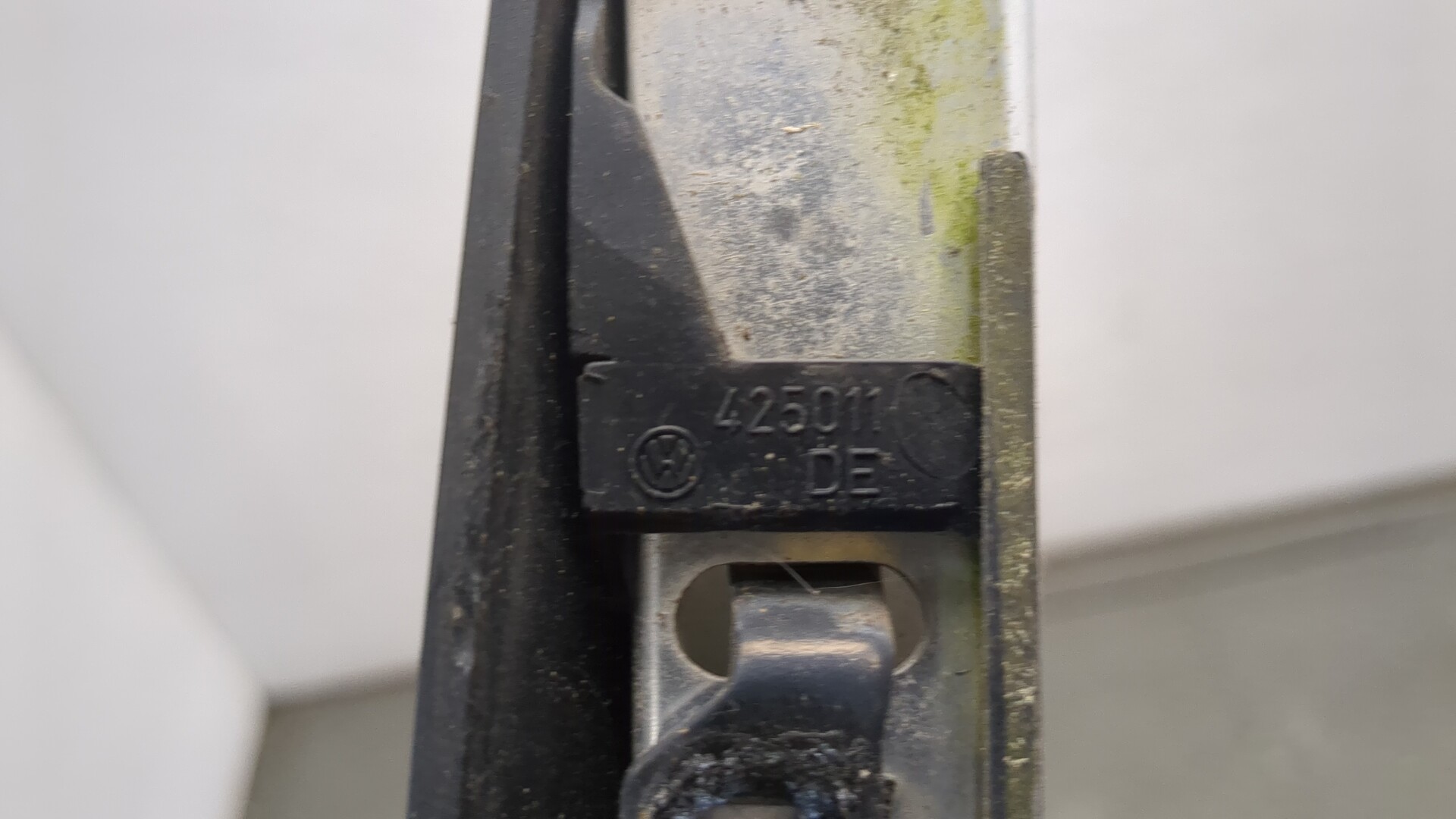 Рейлинг (релинг) левый (планка на крышу)