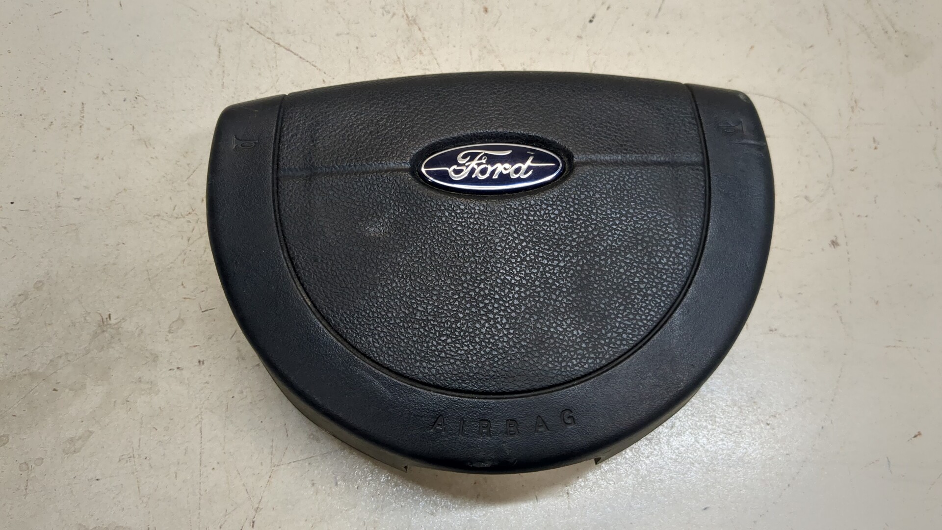 Подушка безопасности в рулевое колесо