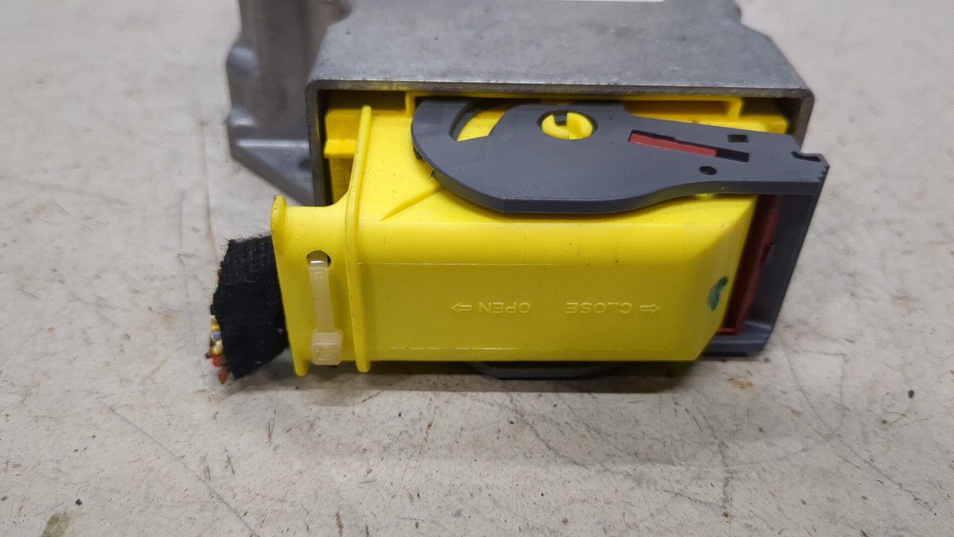 Блок управления подушек безопасности (AIR BAG)