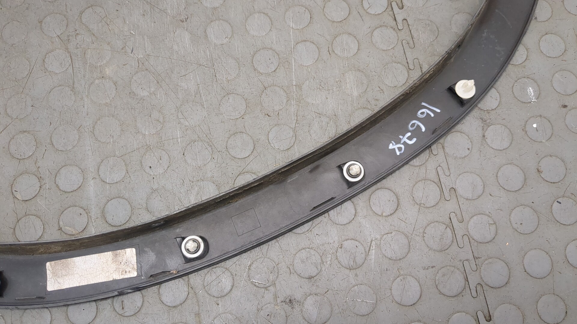 Накладка заднего крыла левого