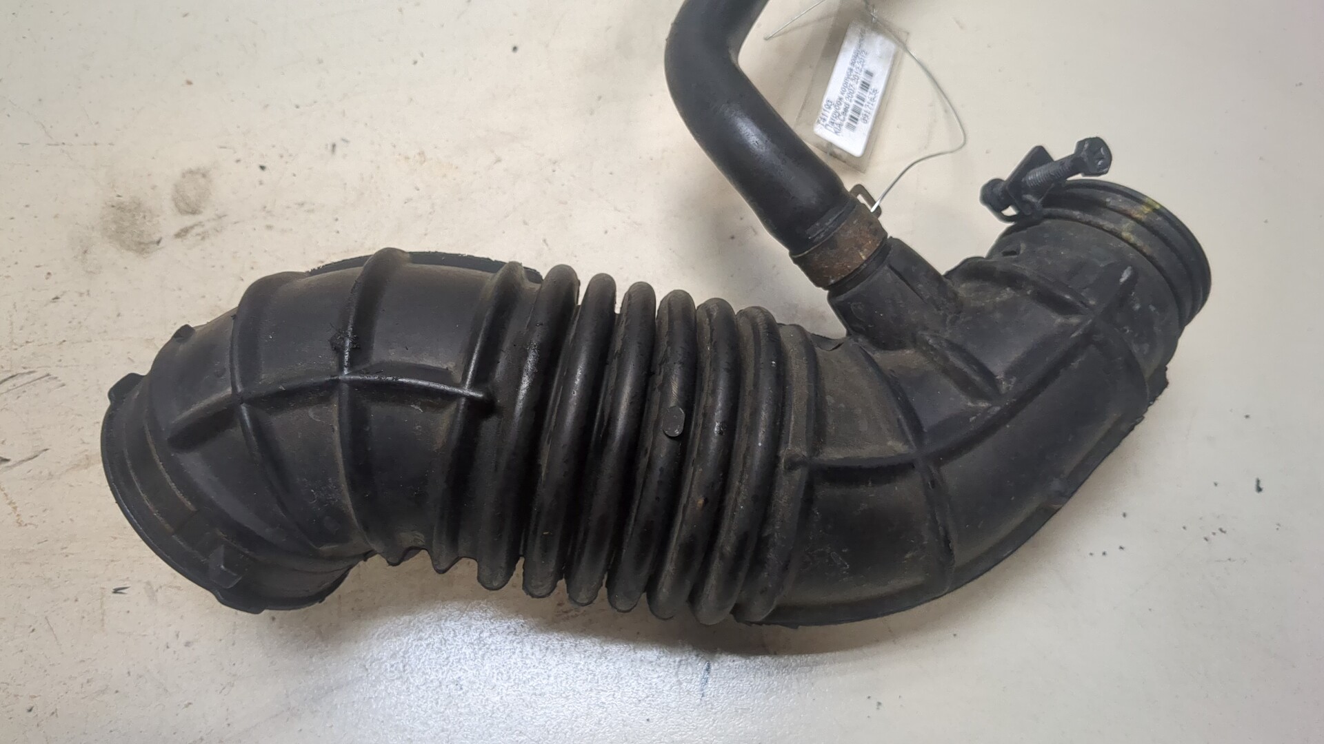 Патрубок воздушного фильтра