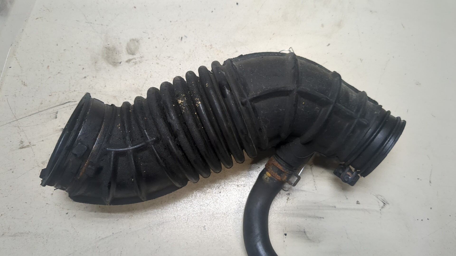 Патрубок воздушного фильтра