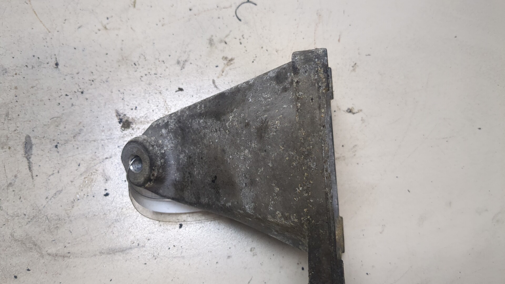 Кронштейн двигателя