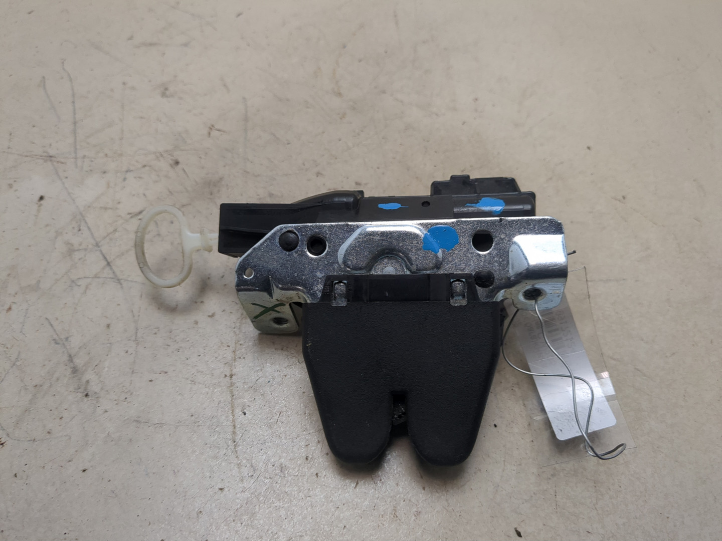 Замок багажника