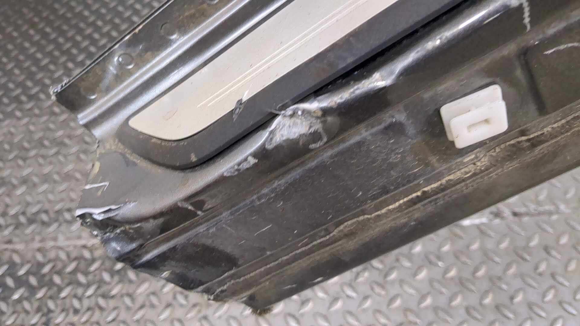 Кузовной элемент