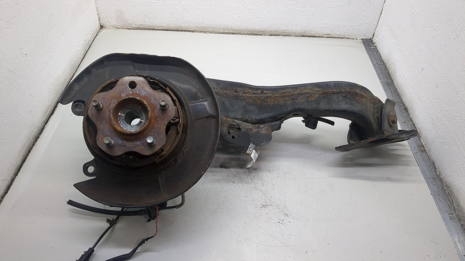 Кулак поворотный задний левый