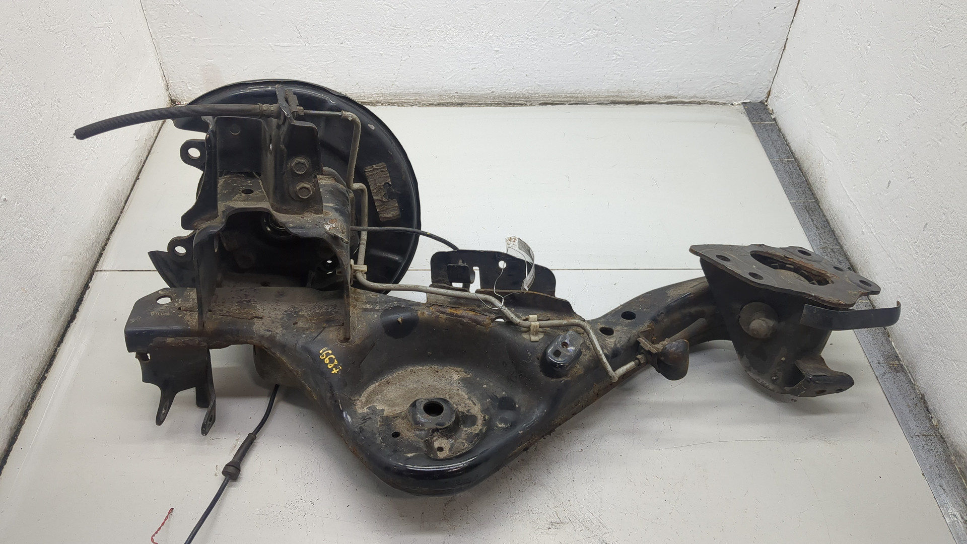 Кулак поворотный задний левый