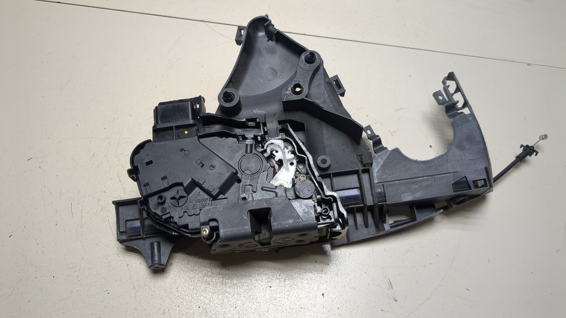 Замок двери передней правой