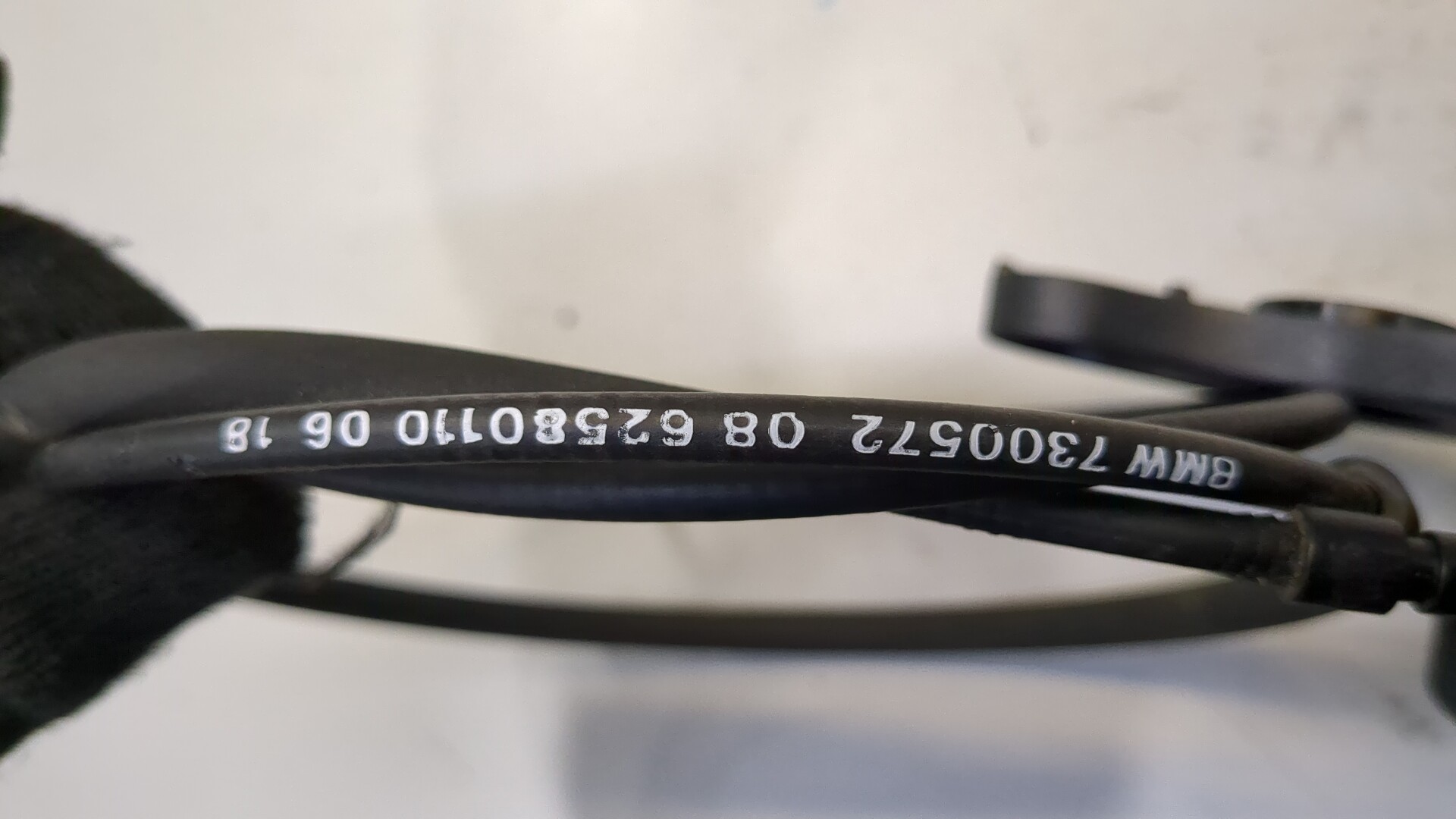 Трос открывания капота