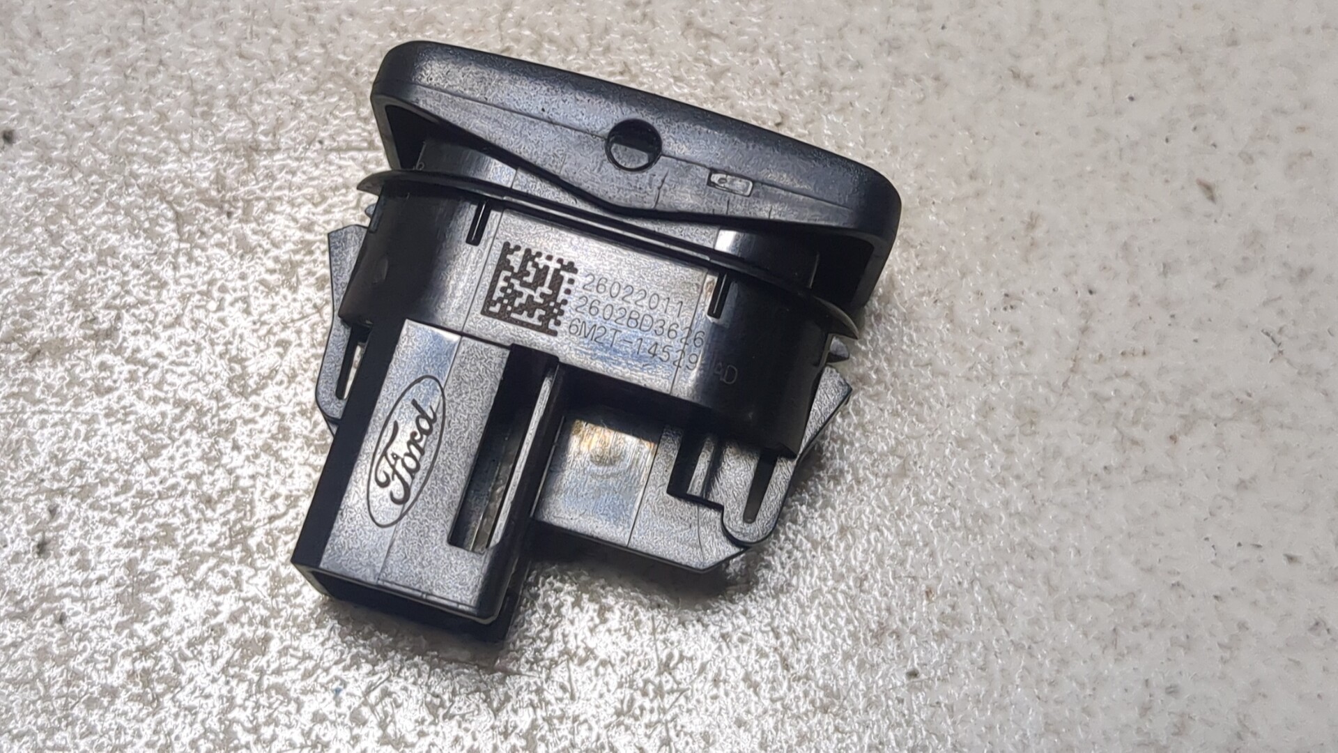 Кнопка стеклоподъемника