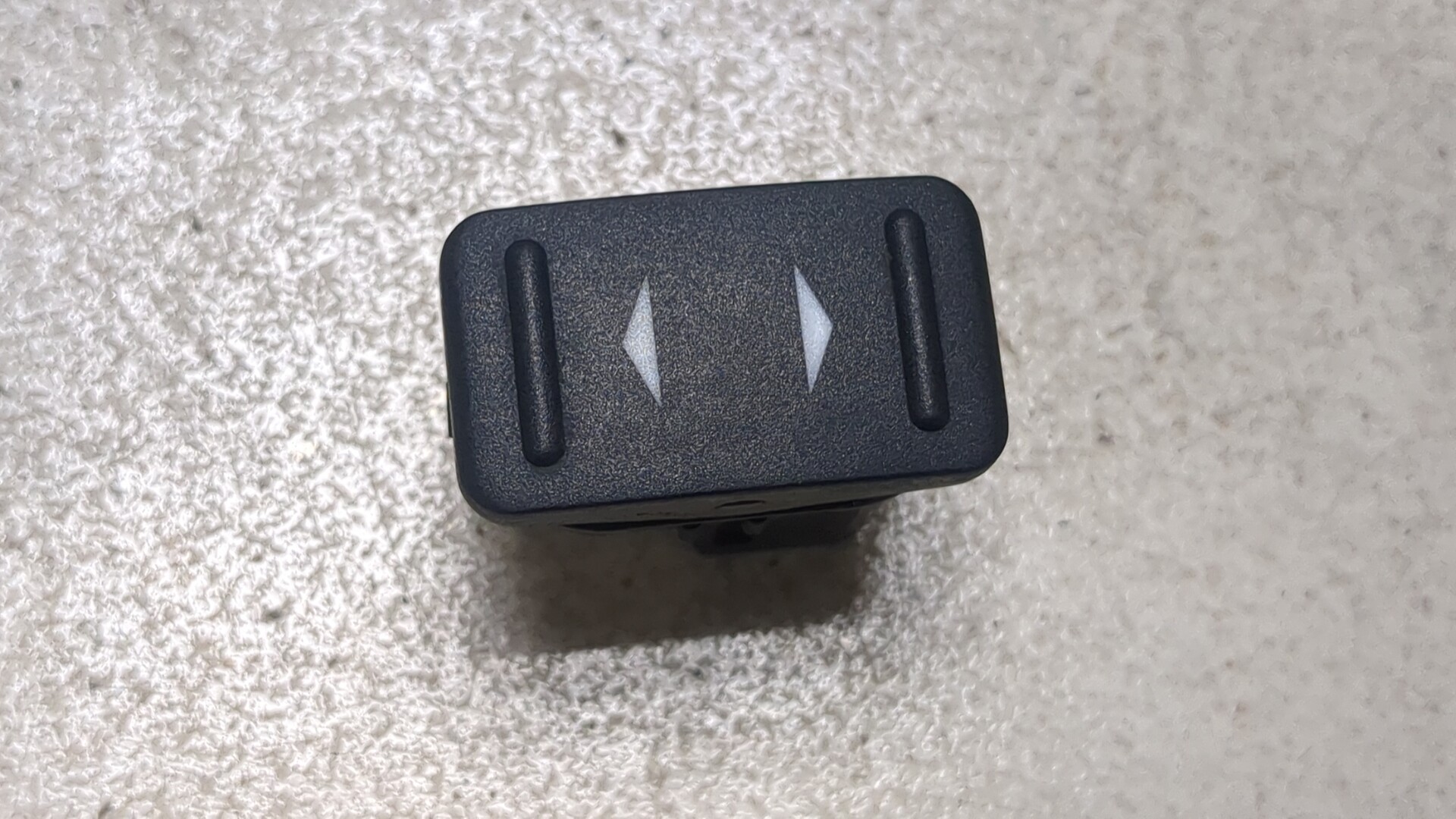 Кнопка стеклоподъемника