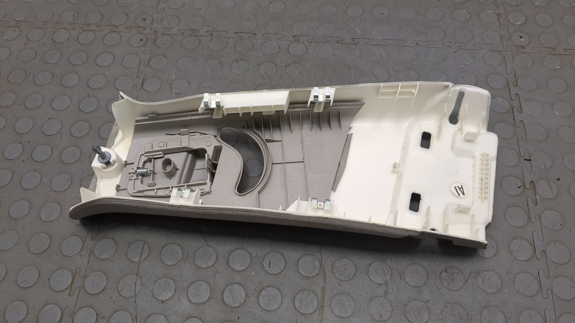 Обшивка стойки