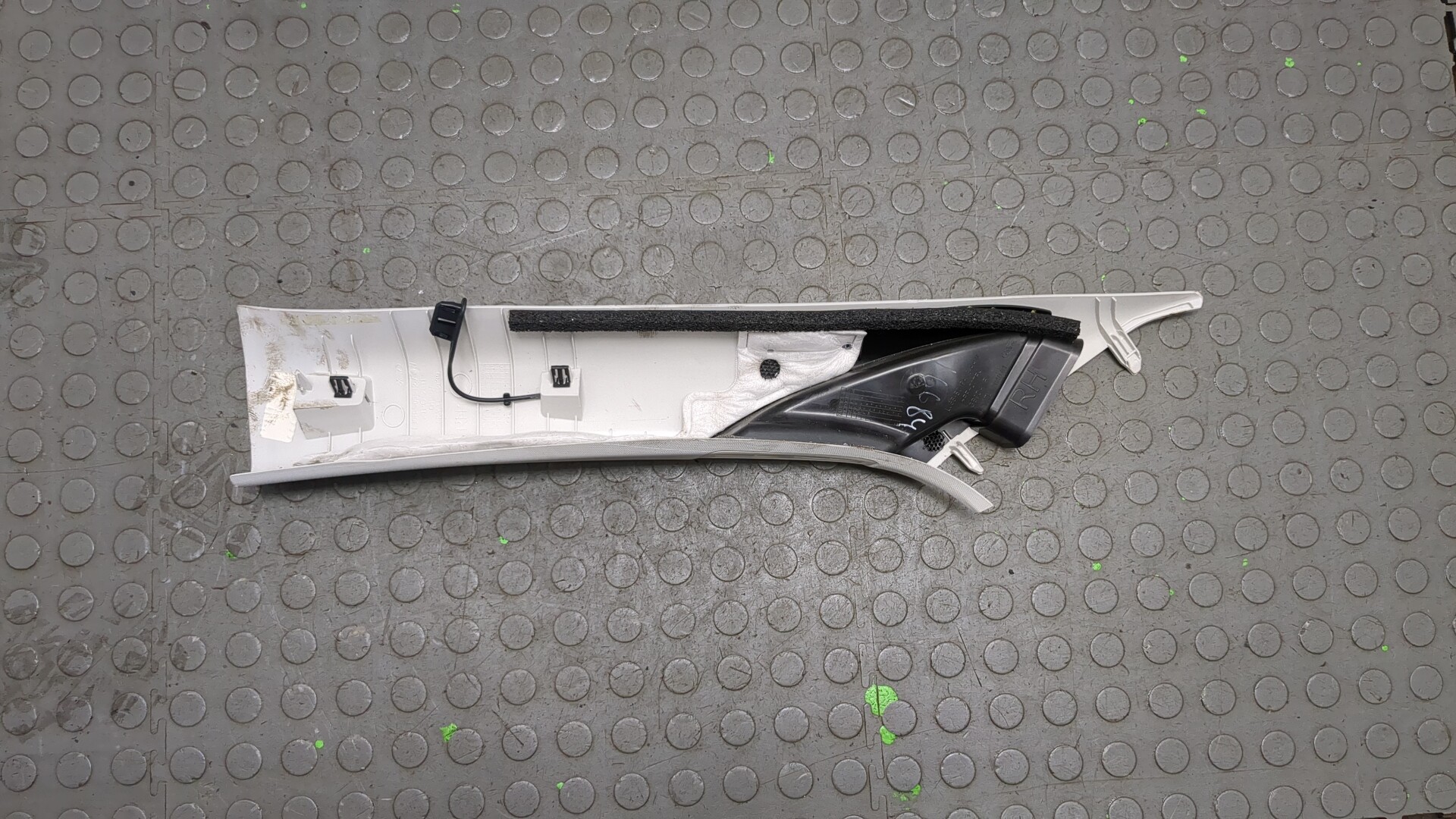 Обшивка стойки