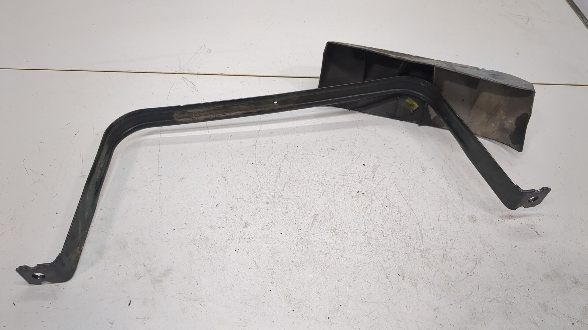 Лента крепления бензобака