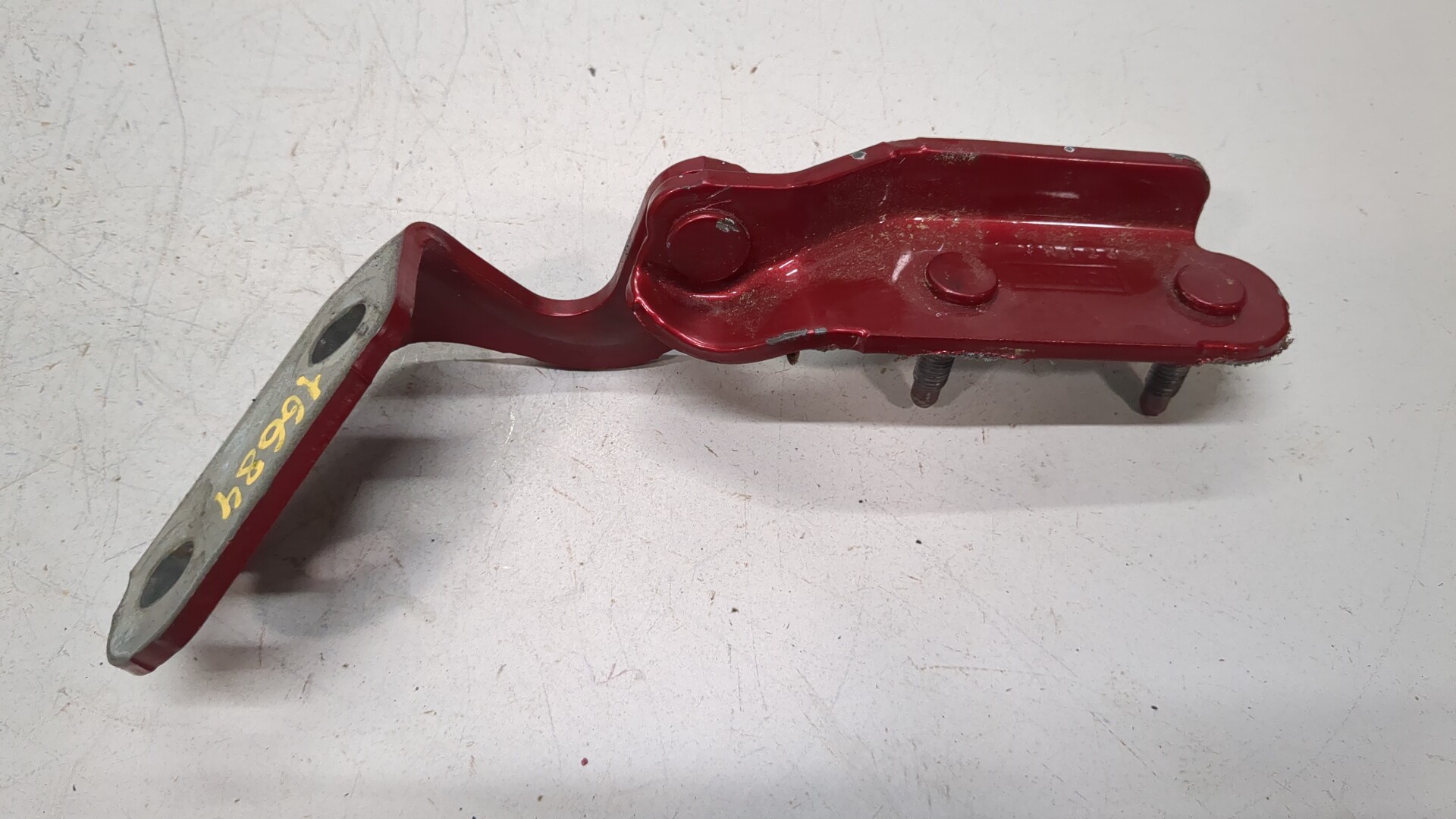 Петля крышки багажника