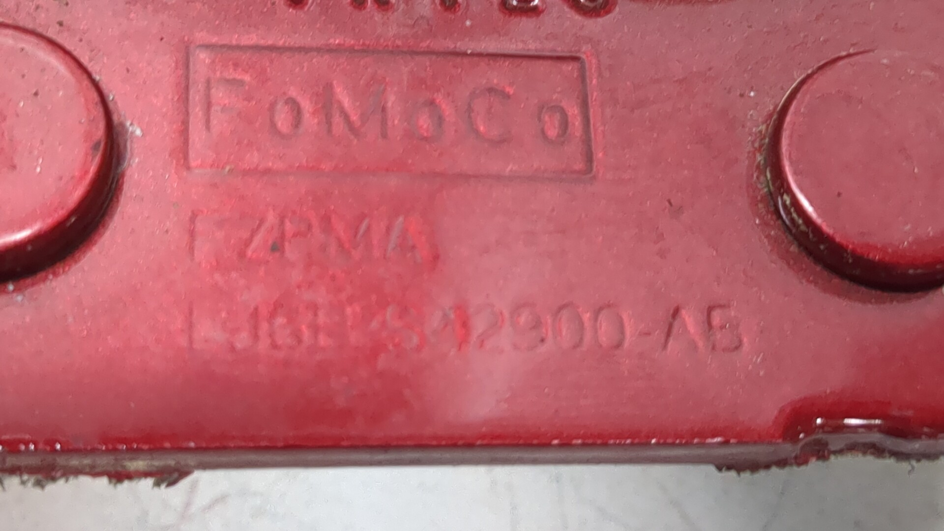 Петля крышки багажника