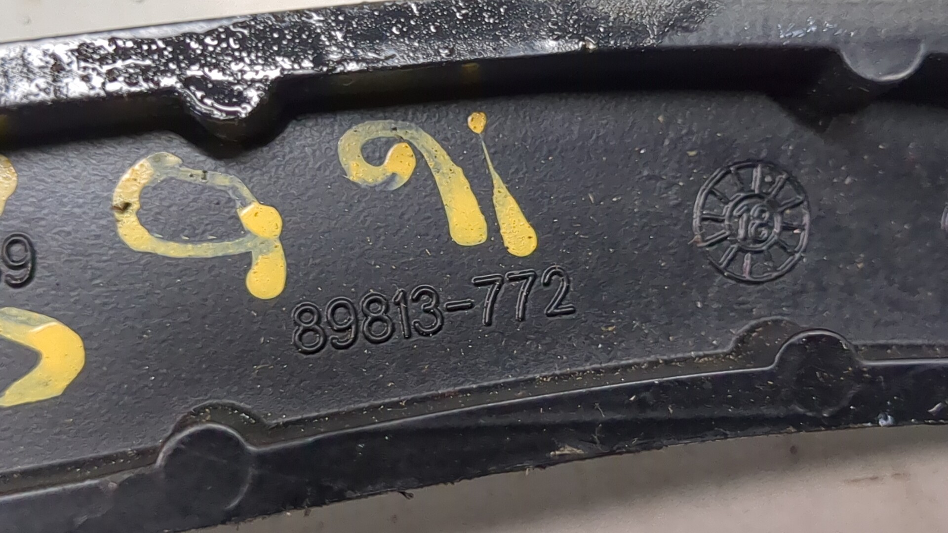 Поводок стеклоочистителя передний левый