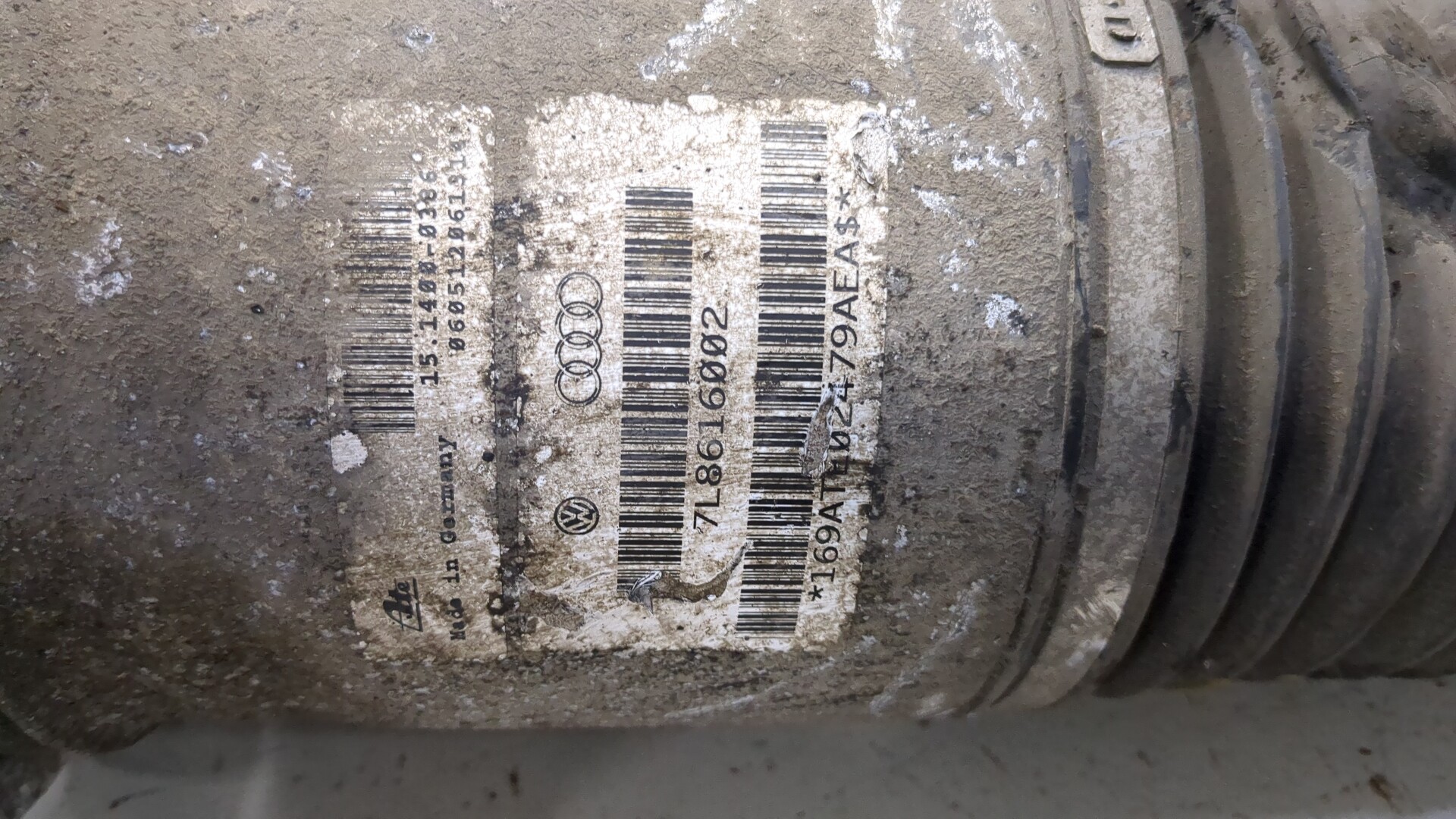 Амортизатор задний правый