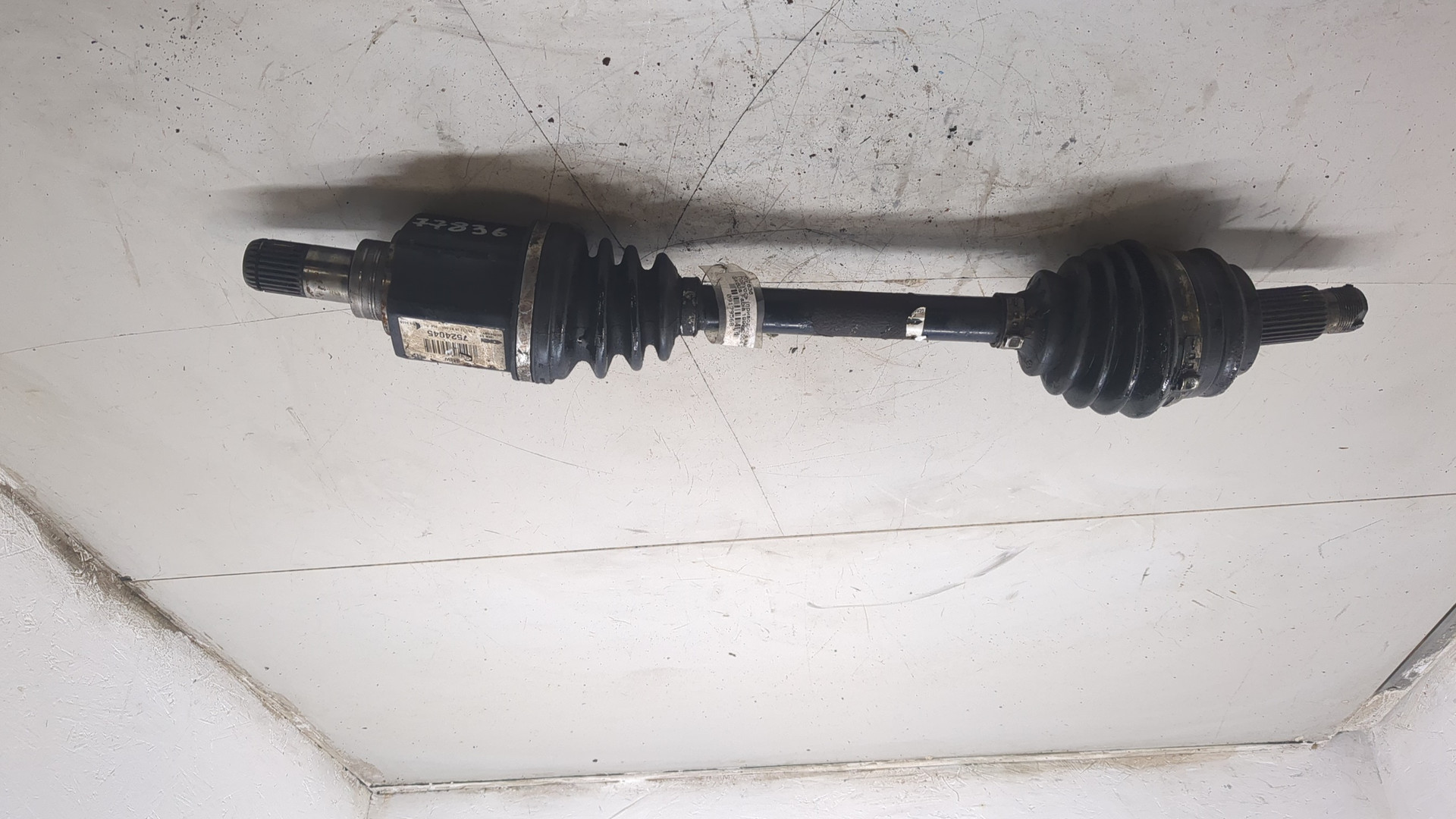 Полуось передняя левая