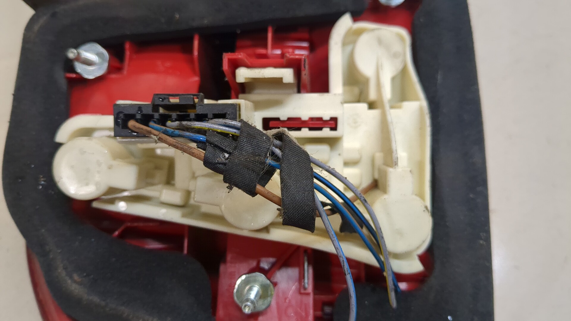 Фонарь задний правый