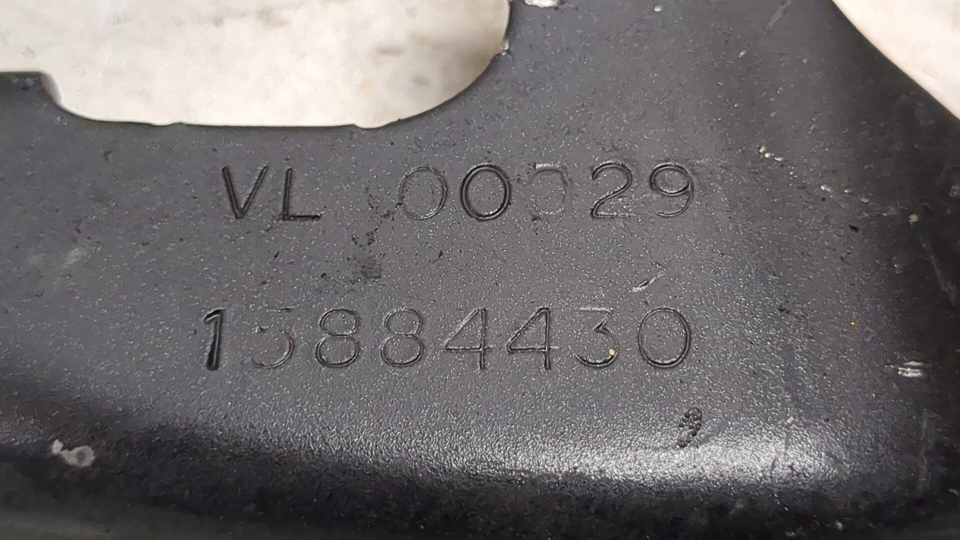 Петля капота левая